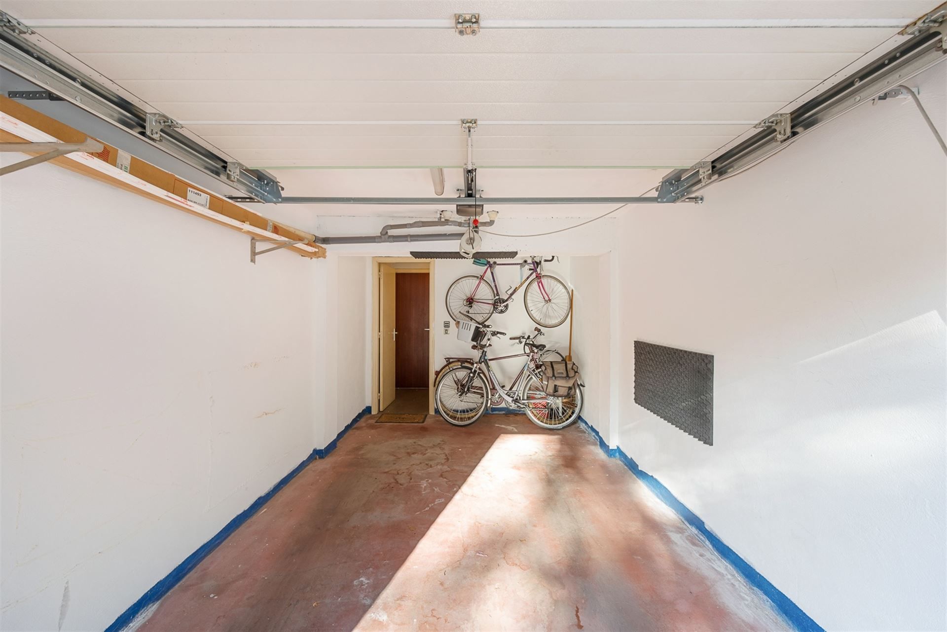 Instapklaar Appartement met Terras en Garage foto 16