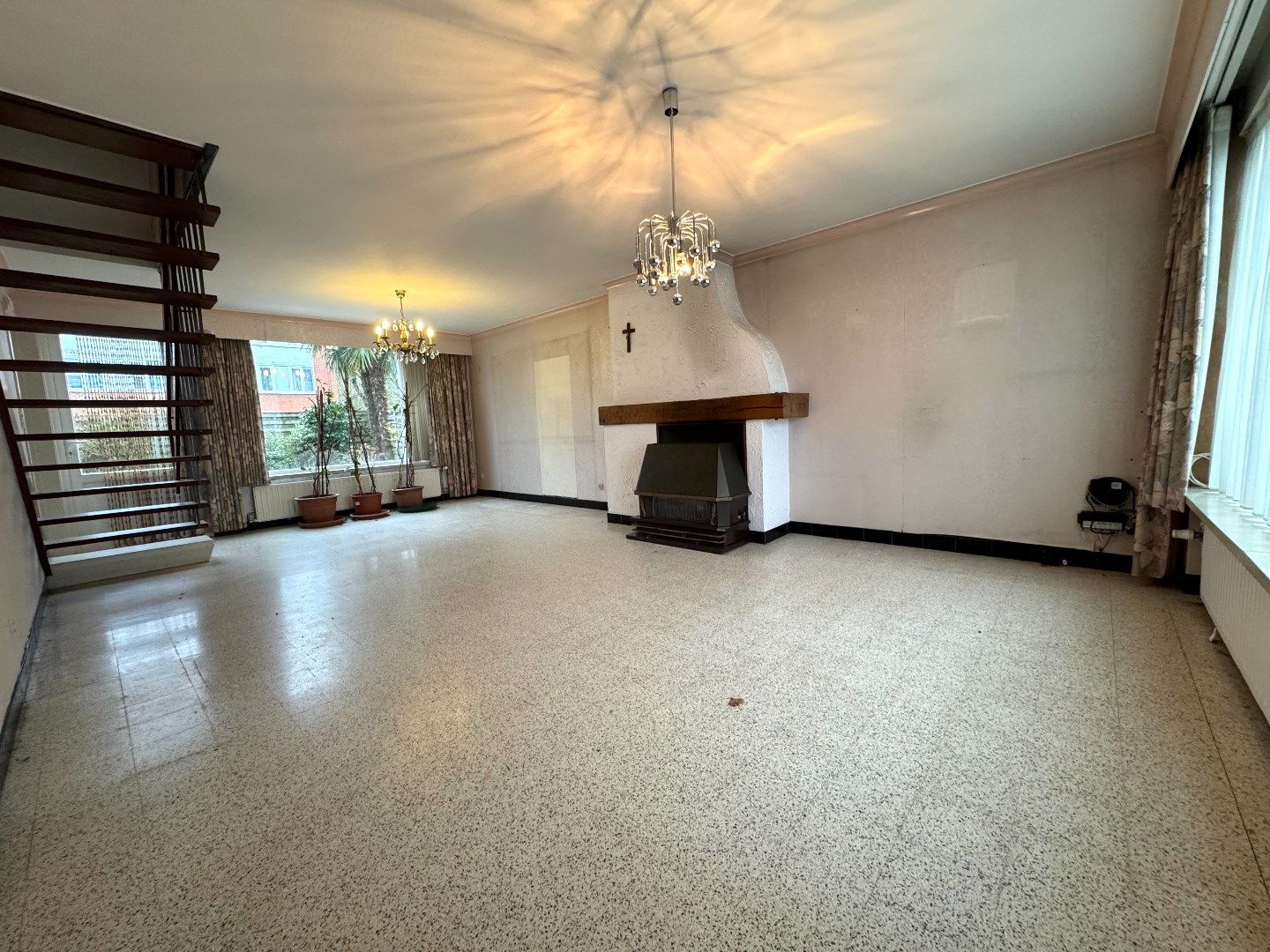 HALFOPEN WONING MET 3 SLPKS, TUIN EN GARAGE foto 5