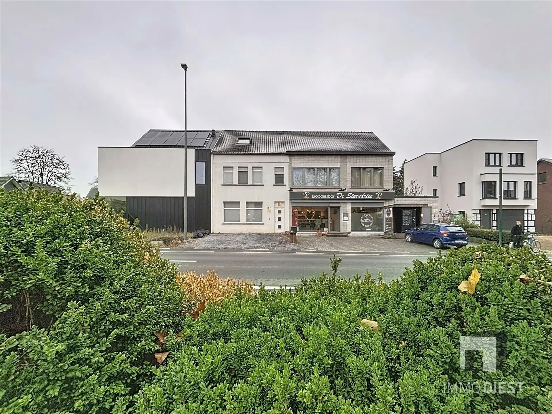 Trendy gerenoveerde woning met 3 slaapkamers foto 34