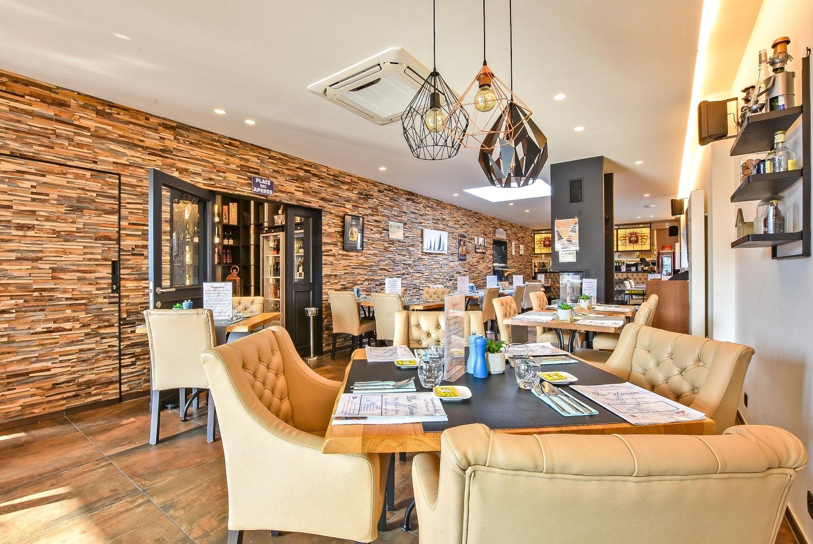 Restaurant 'De Haven' volledig gebouw met mogelijheden vlakbij de kaai gelegen op 313 m². foto 4