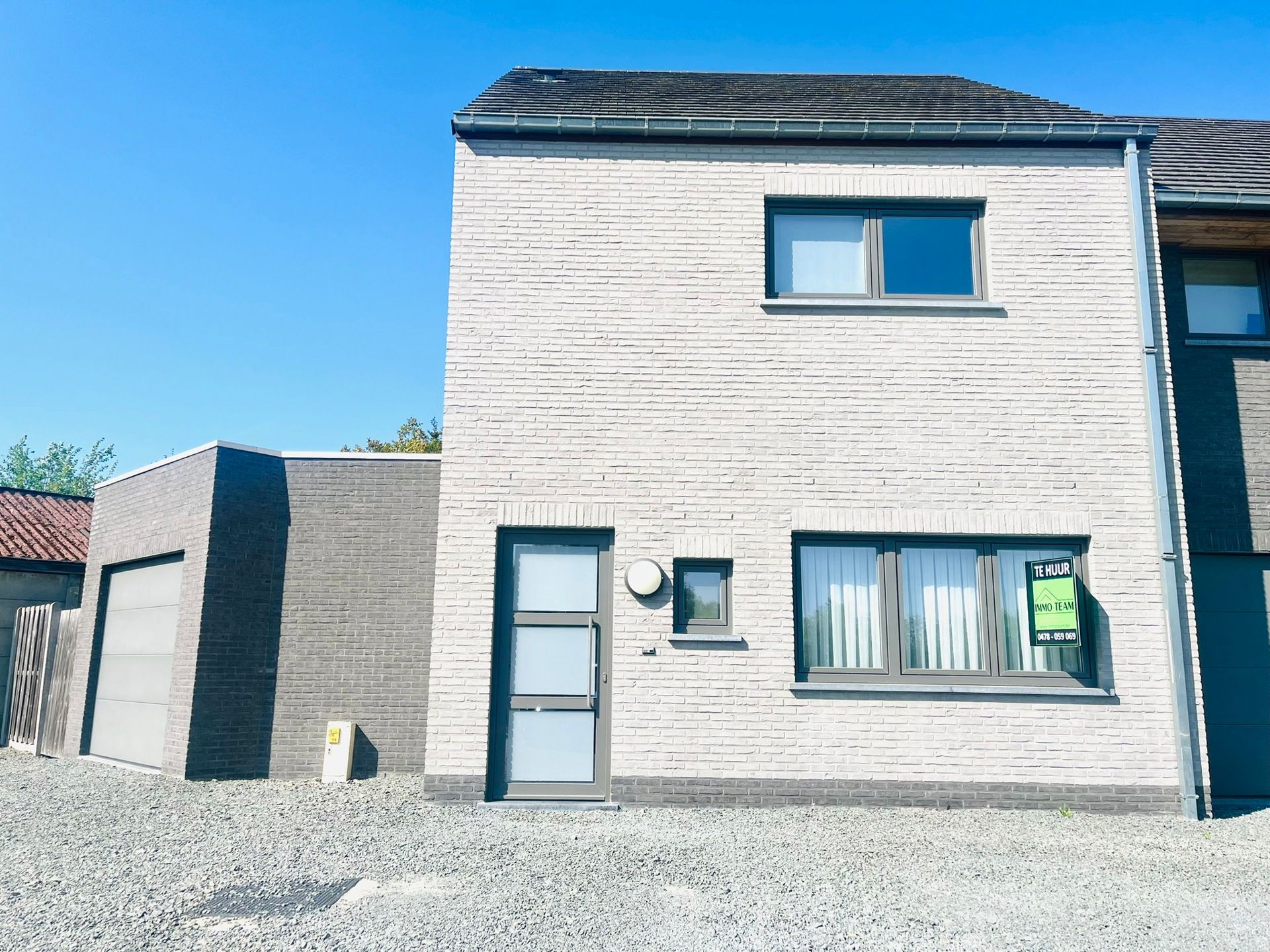 WONING MET 2 SLPK EN TUIN IN HET LANDELIJKE ROOSDAAL. foto {{pictureIndex}}