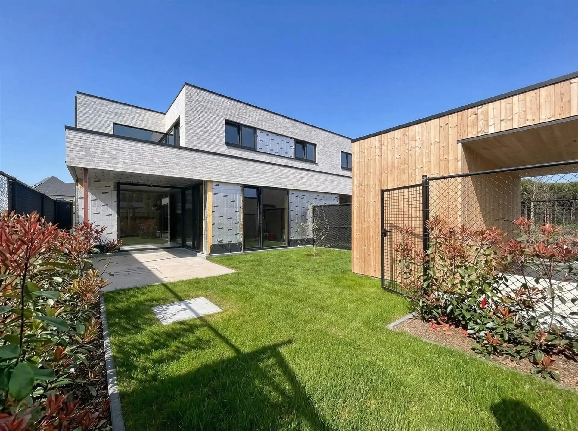 Gelijkvloers appartement met 3 slaapkamers en tuin! foto 10