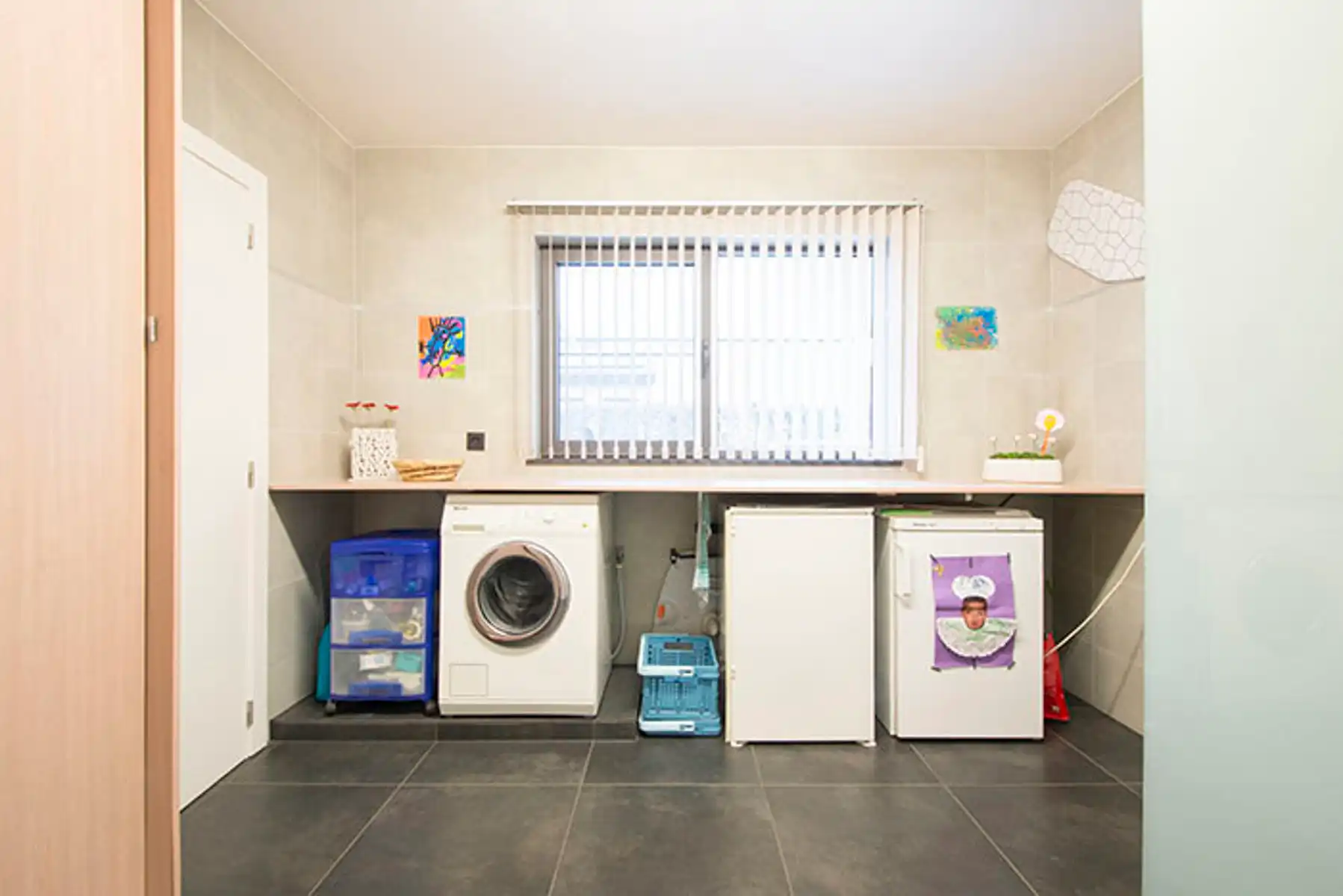 Prachtige ruime woning met 3 slaapkamers, airco en zonnepanelen en loods foto 20