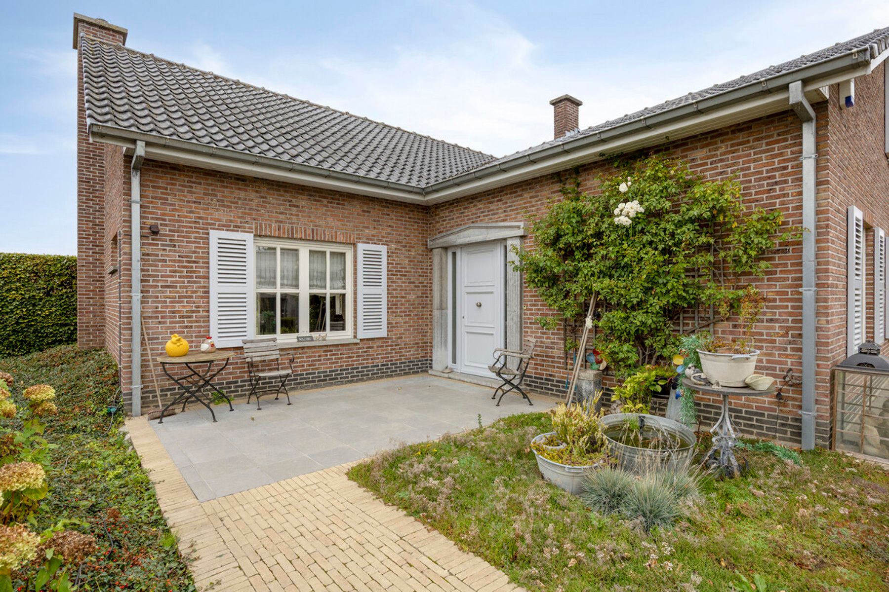 Exclusieve villa met grote loodsen combineer werken en wonen foto 4