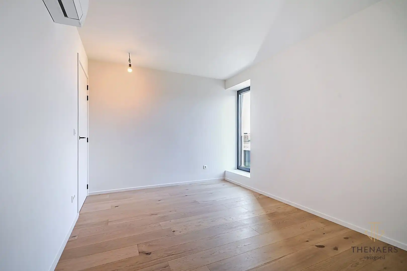 Strakke en luxueus gerenoveerde open bebouwing met hoogwaardige afwerking en EPC A in Wilderen. foto 22