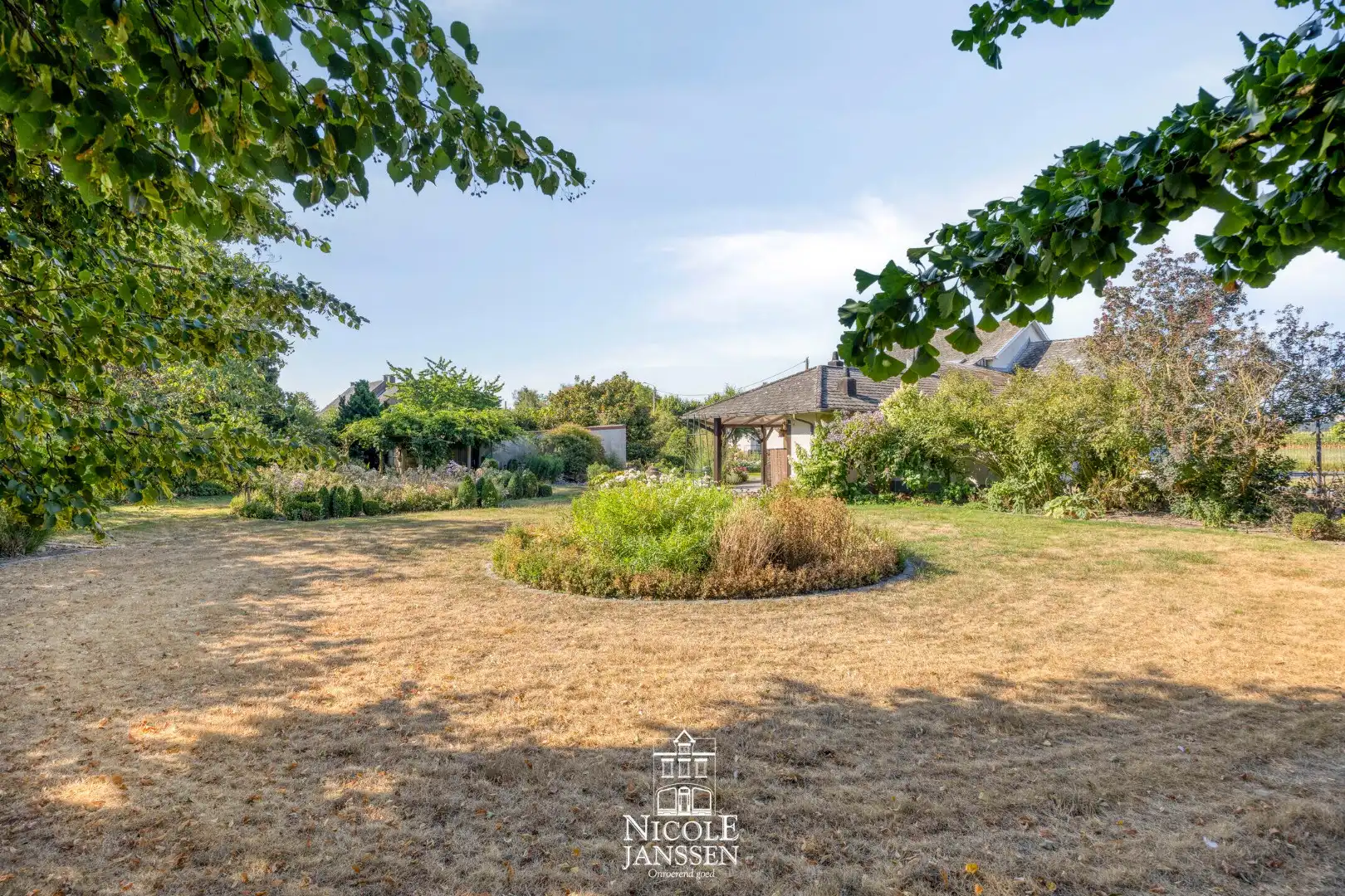 Ruime woning in landelijke omgeving foto 40