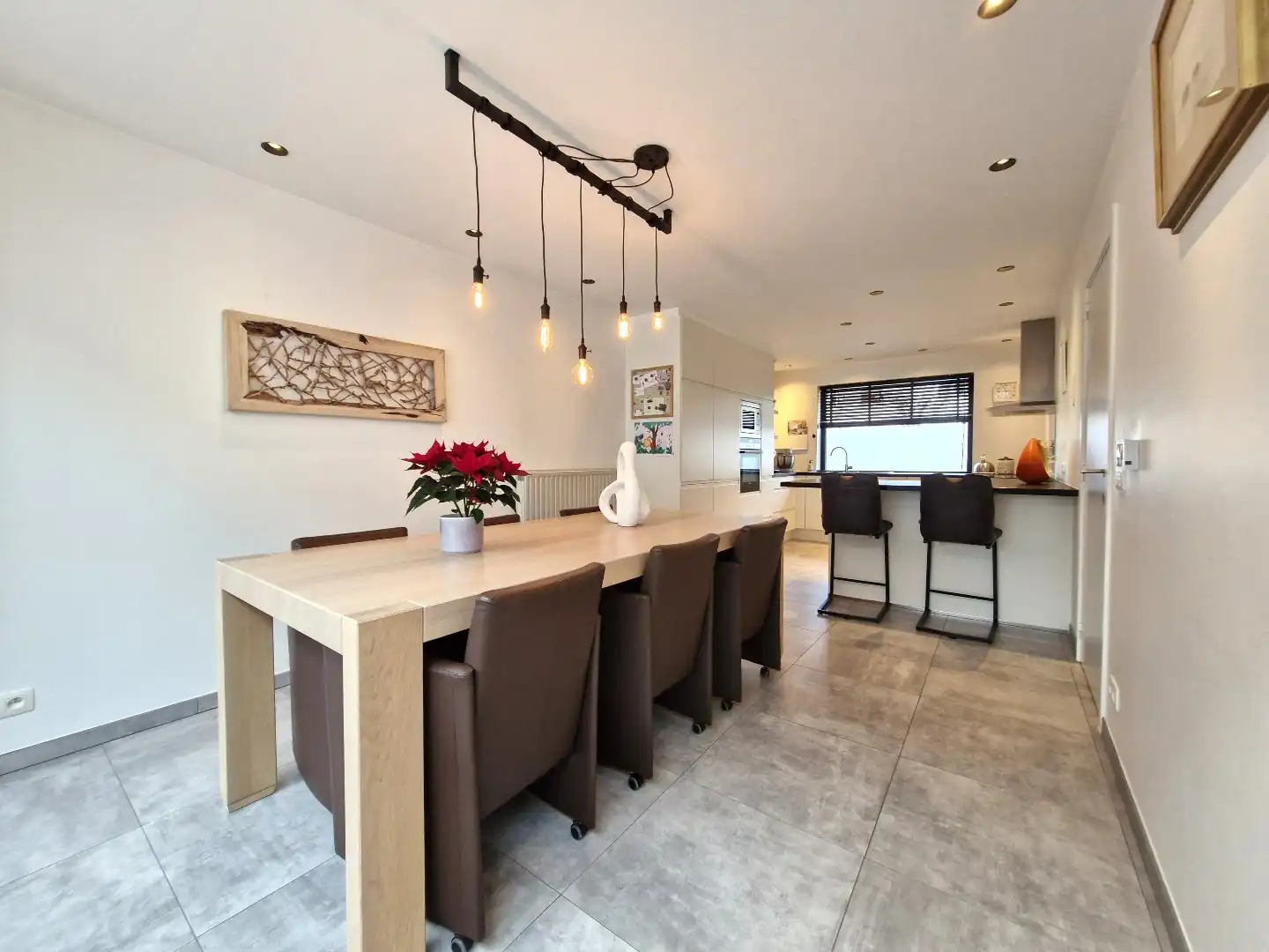 Knap gerenoveerde woning met uitzonderlijk lichtinval in het hartje van Heist foto 4