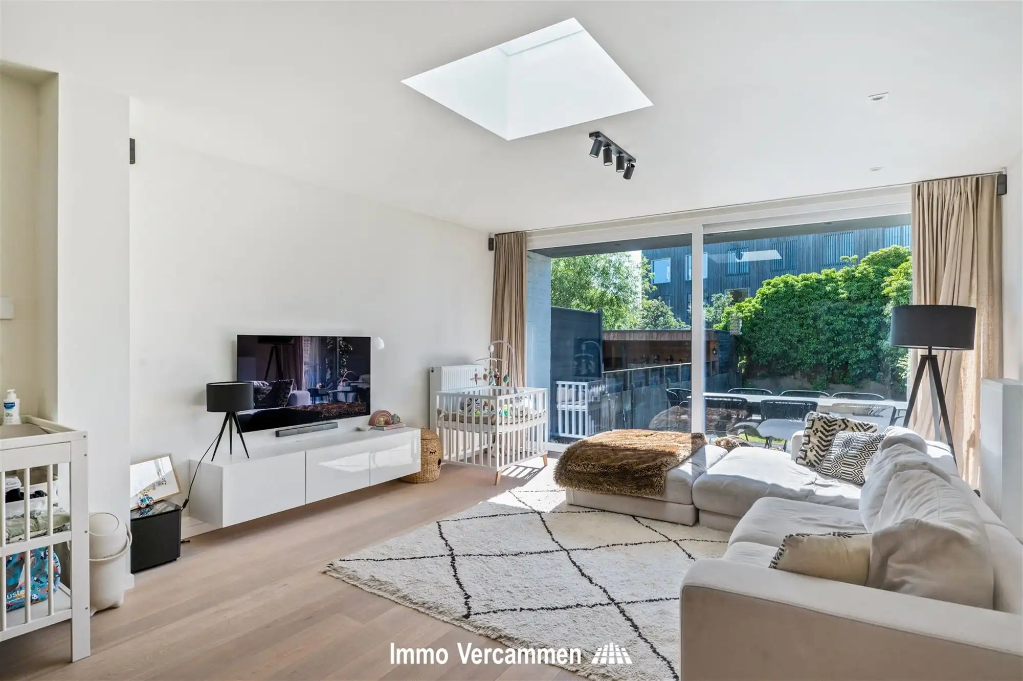 Knap afgewerkte woning, aan de vaart te Mechelen foto 2