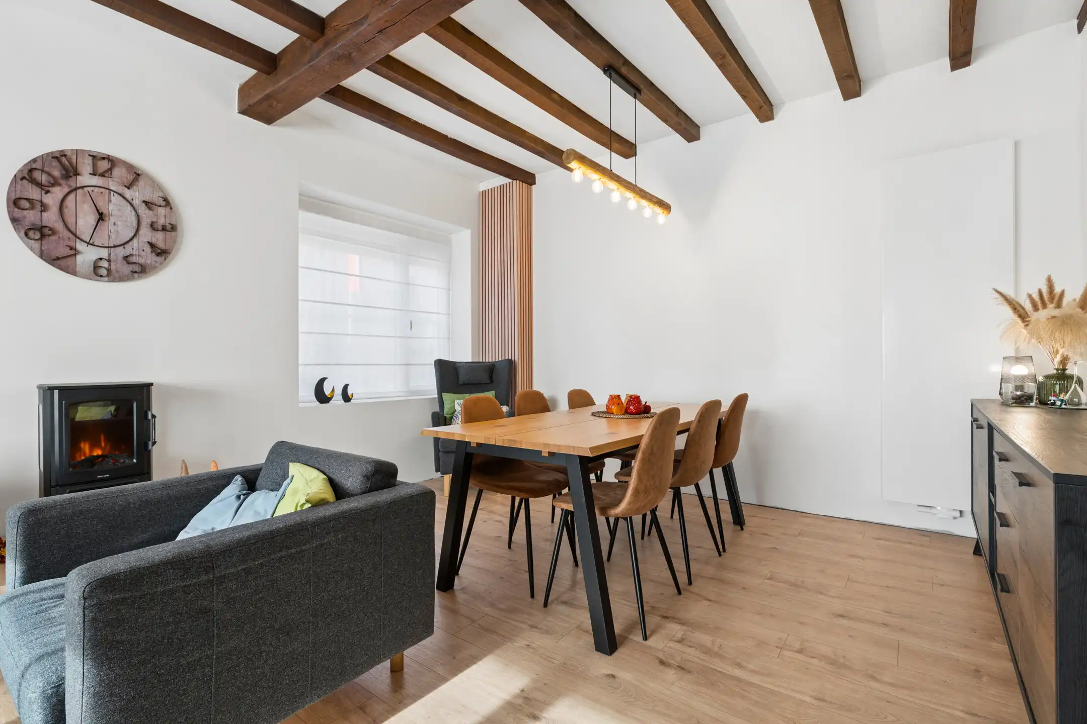Instapklare, gerenoveerde gezinswoning met 3 slaapkamers foto 3