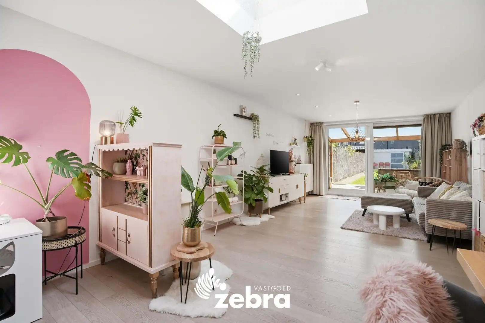 Instapklare, volledig gerenoveerde woning in Tielt met tuin, terras en uitweg! foto 6