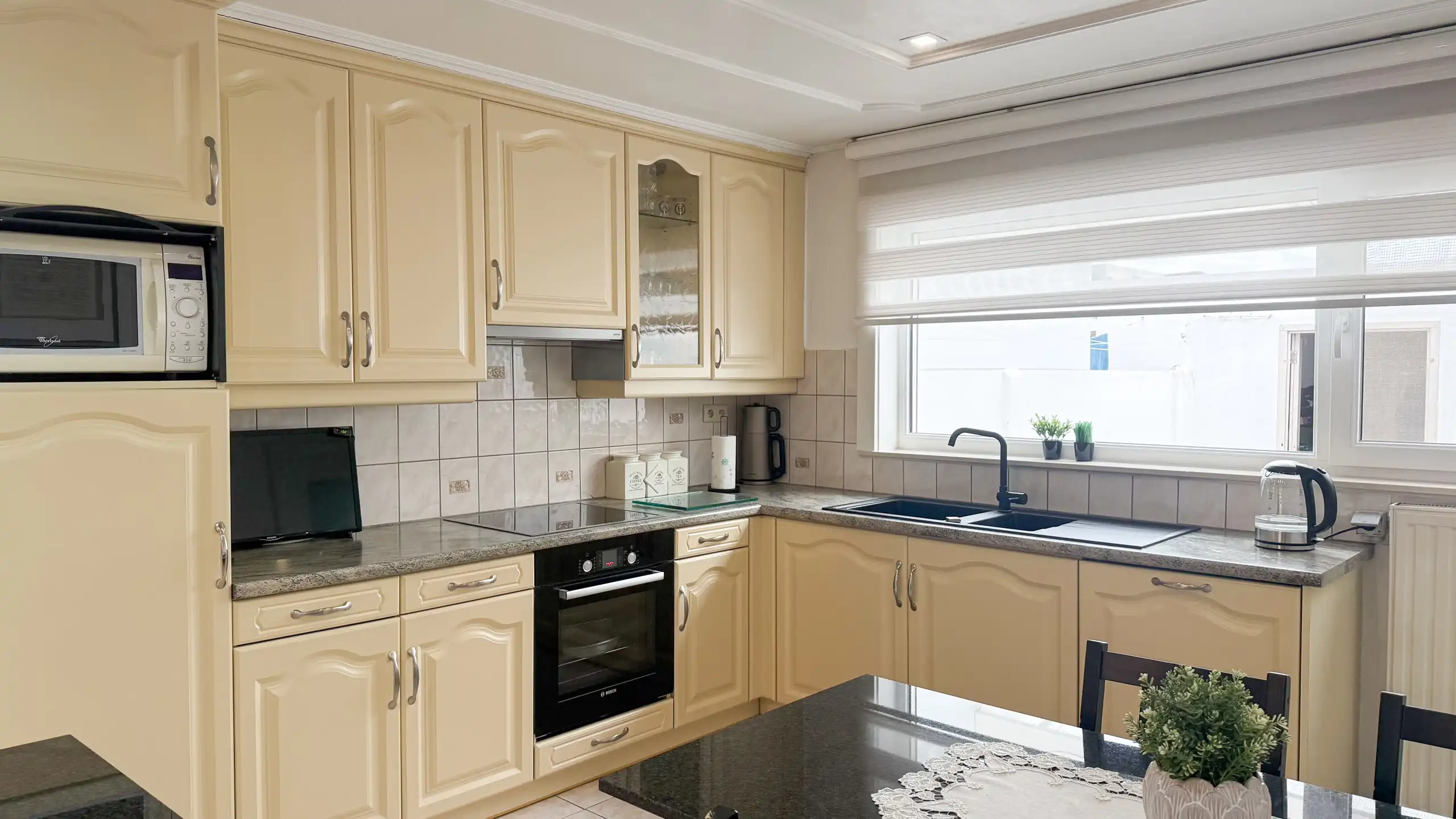 Charmante woning met 4 slpks in het hartje van Heusden! foto 11