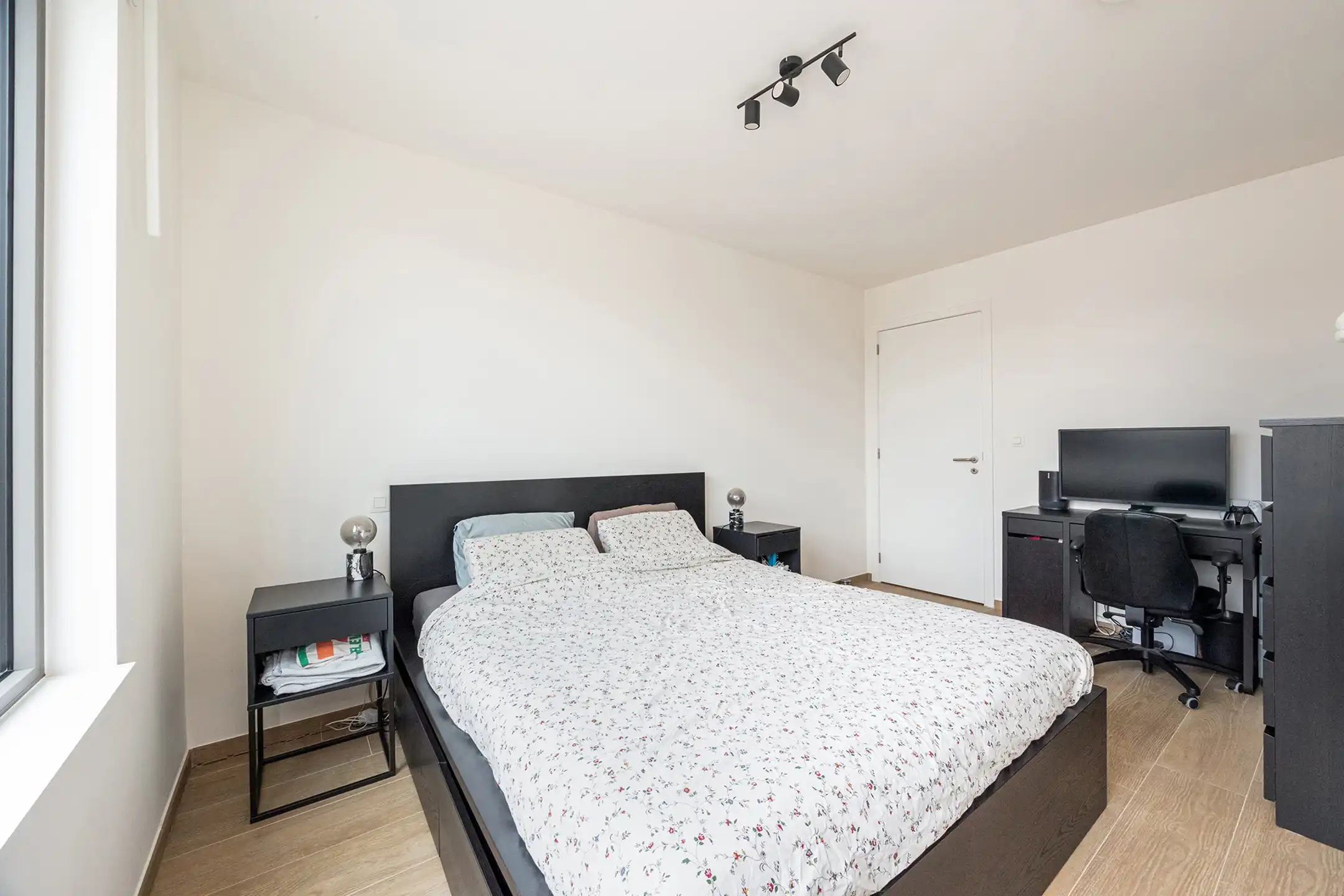 Recent 2-slaapkamerappartement met terras en autostaanplaats foto 10