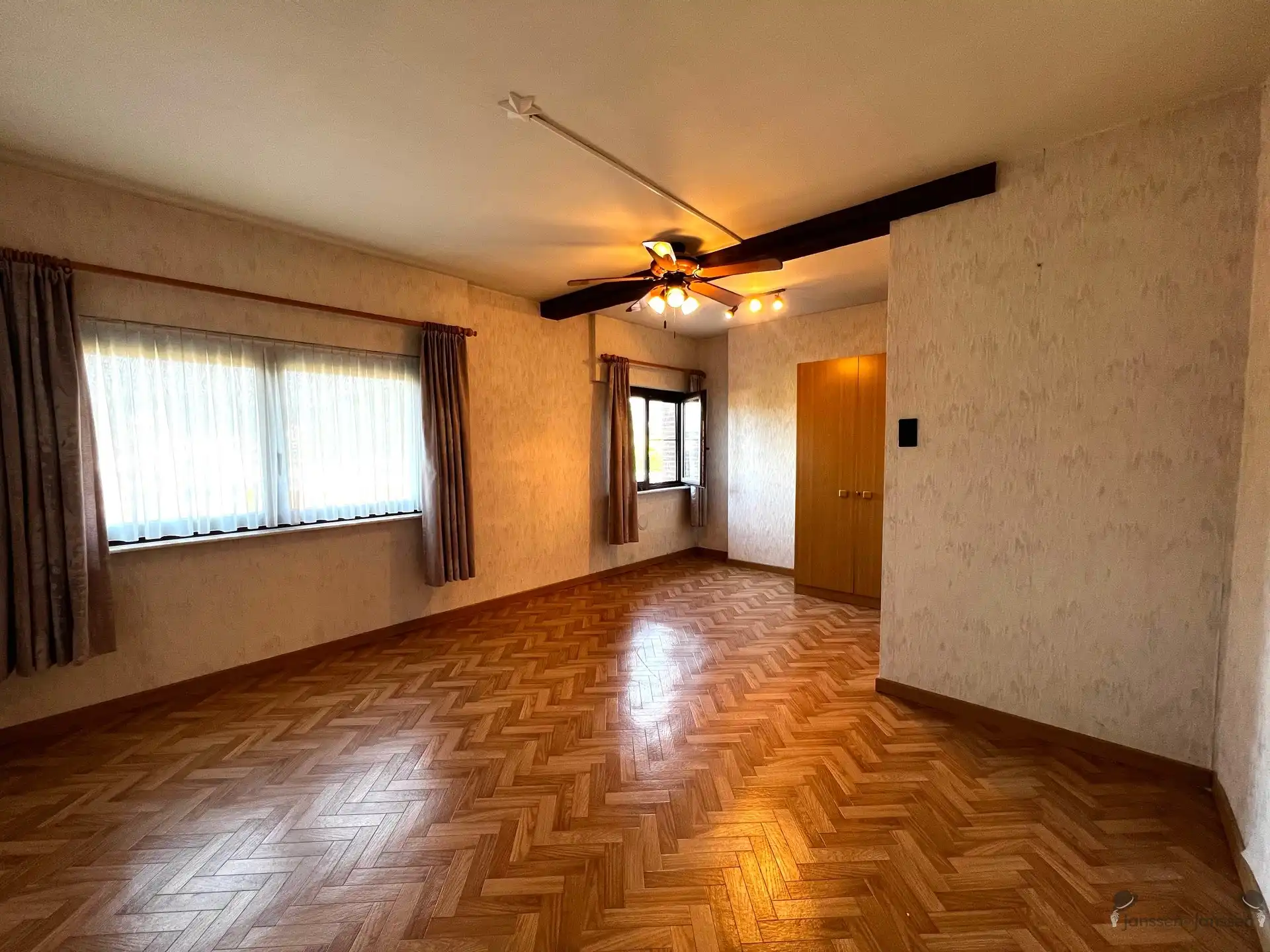 Centraal gelegen te renoveren woning  foto 12