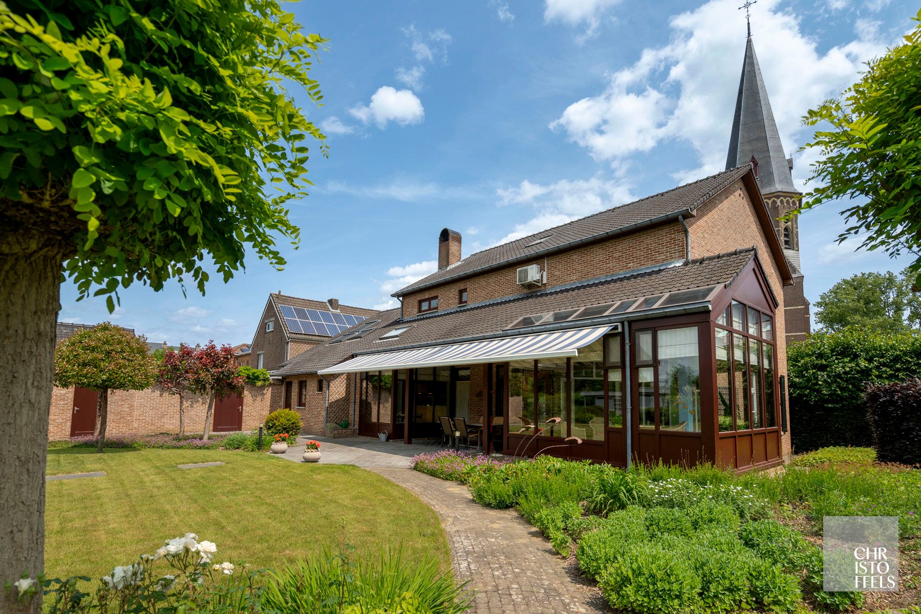 Riante vrijstaande woning mét praktijkruimte in het centrum van Opgrimbie!  foto 36