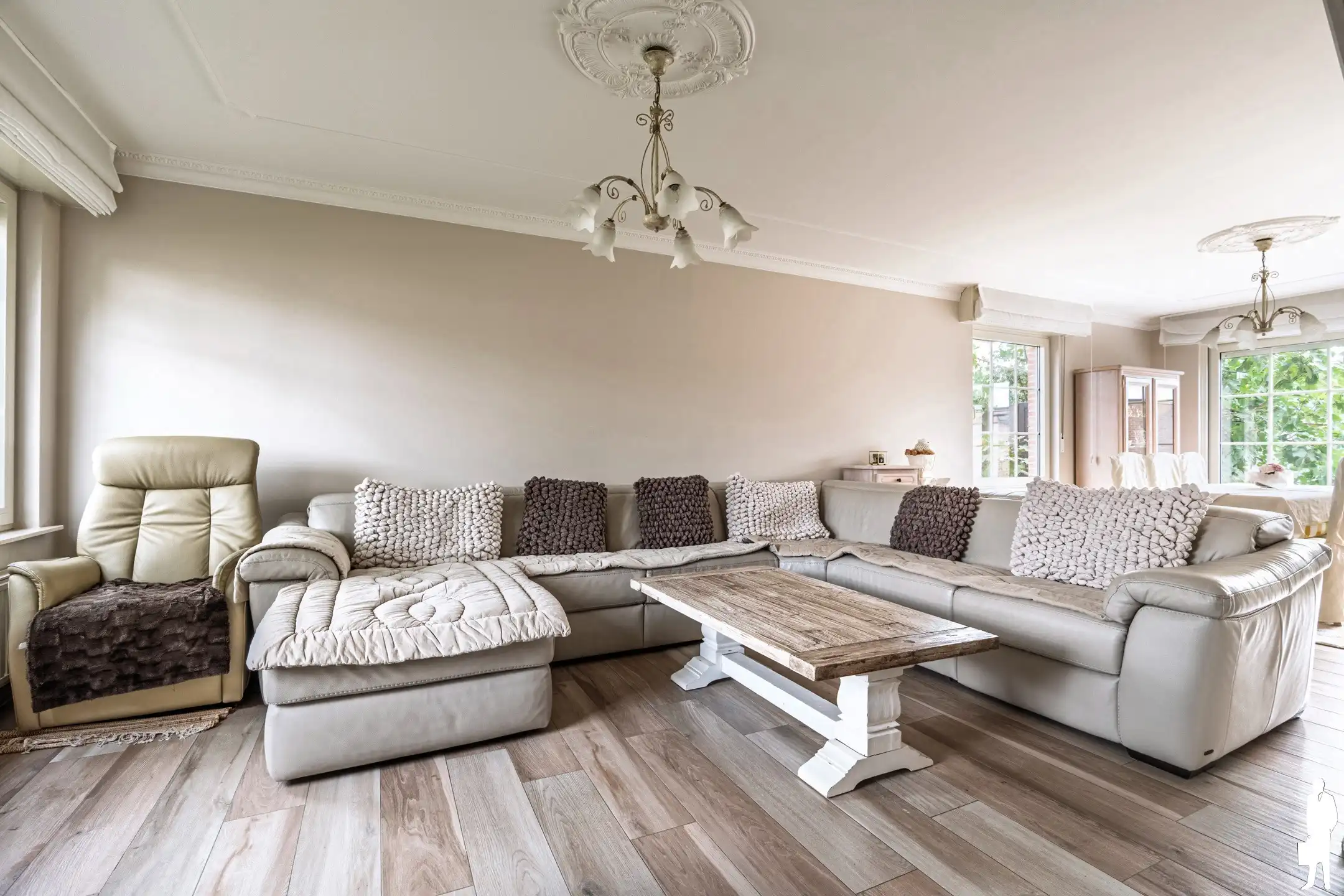 Ruime woning met 6 slpks. en grote kelder nabij Nederland foto 6
