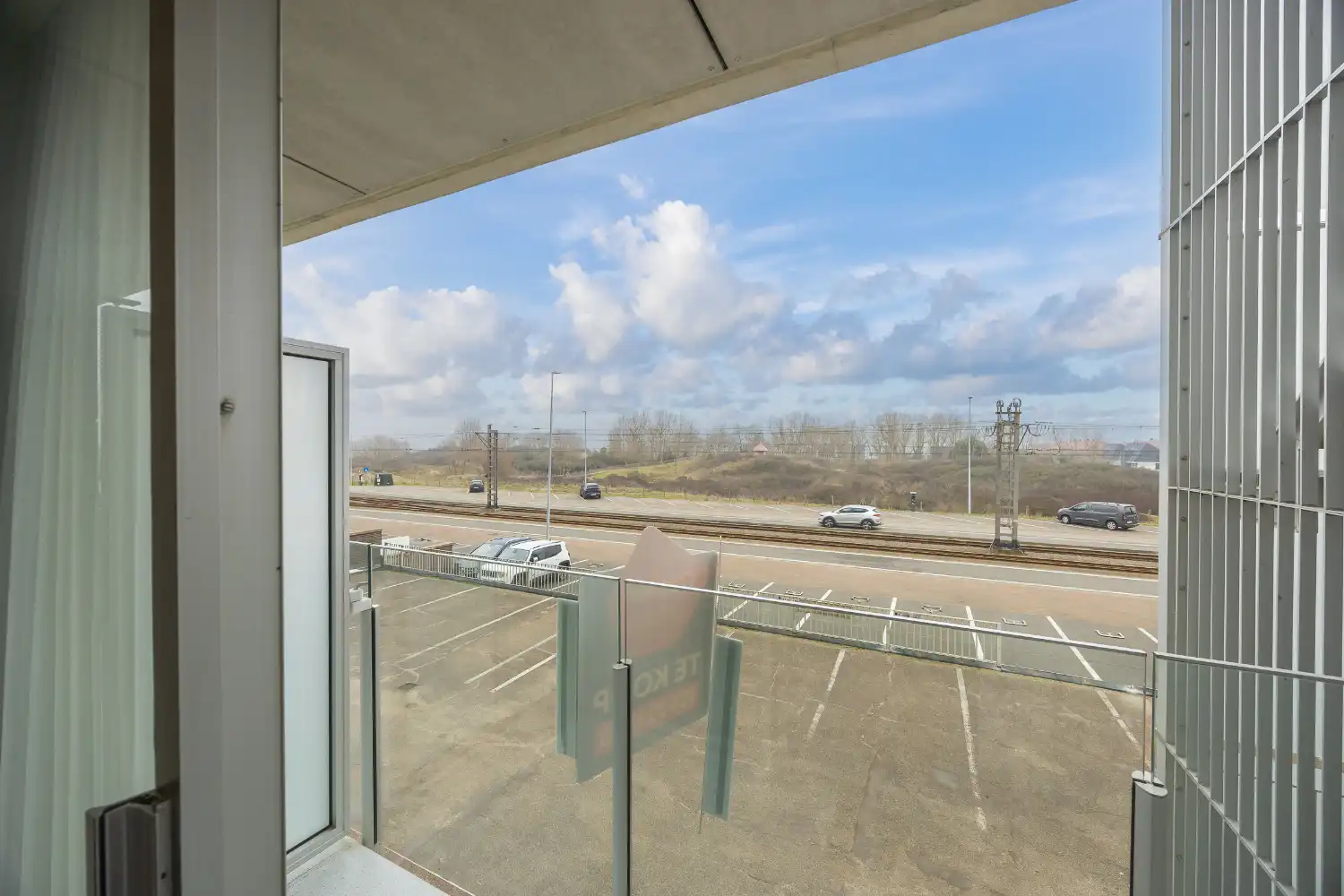 Lichtrijk éénslaapkamerappartement met zeezicht en zongericht terras op de Zeedijk foto 12