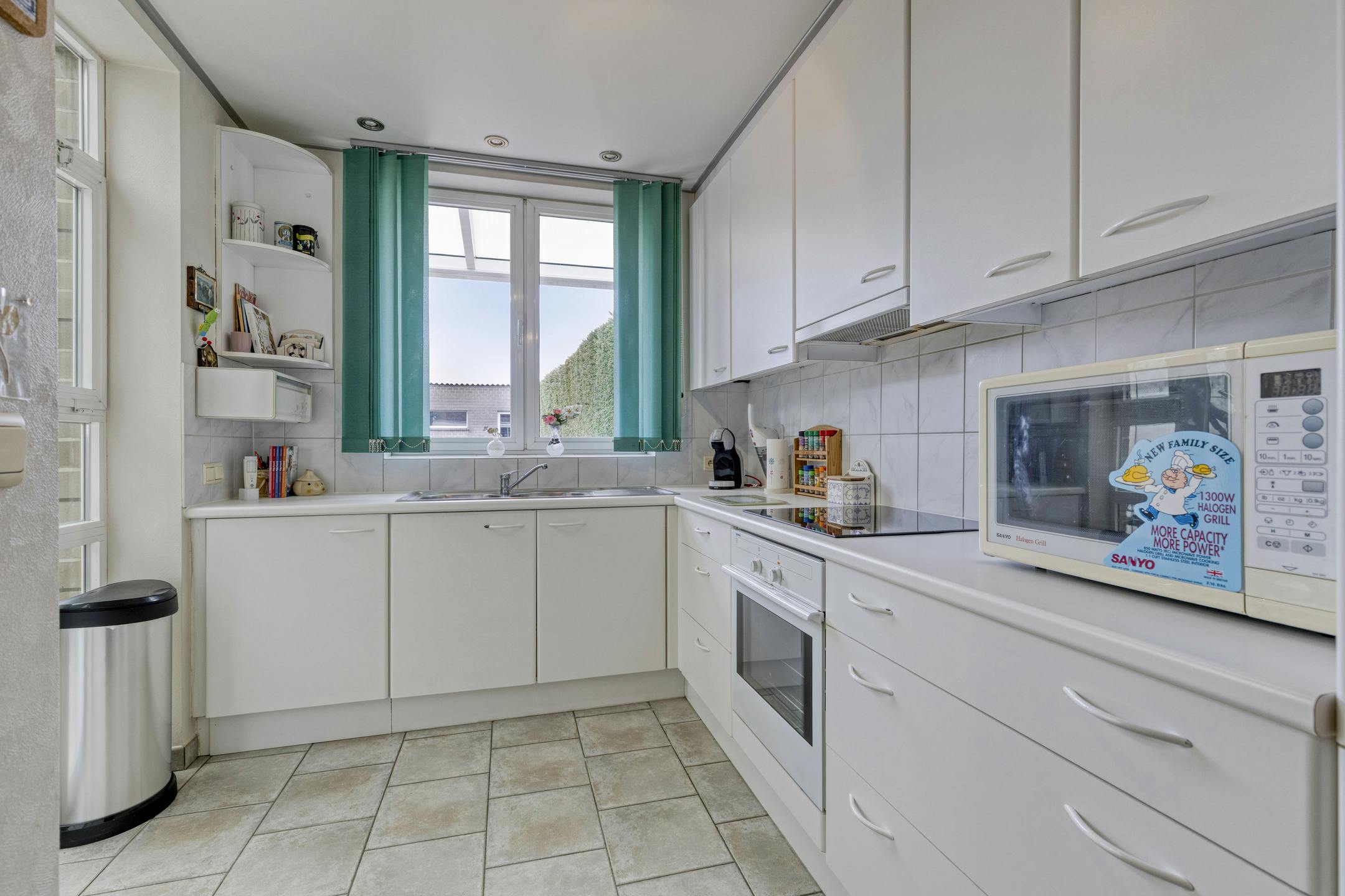 Knusse woning met dubbele garage en uitweg achteraan te Gavere foto 6