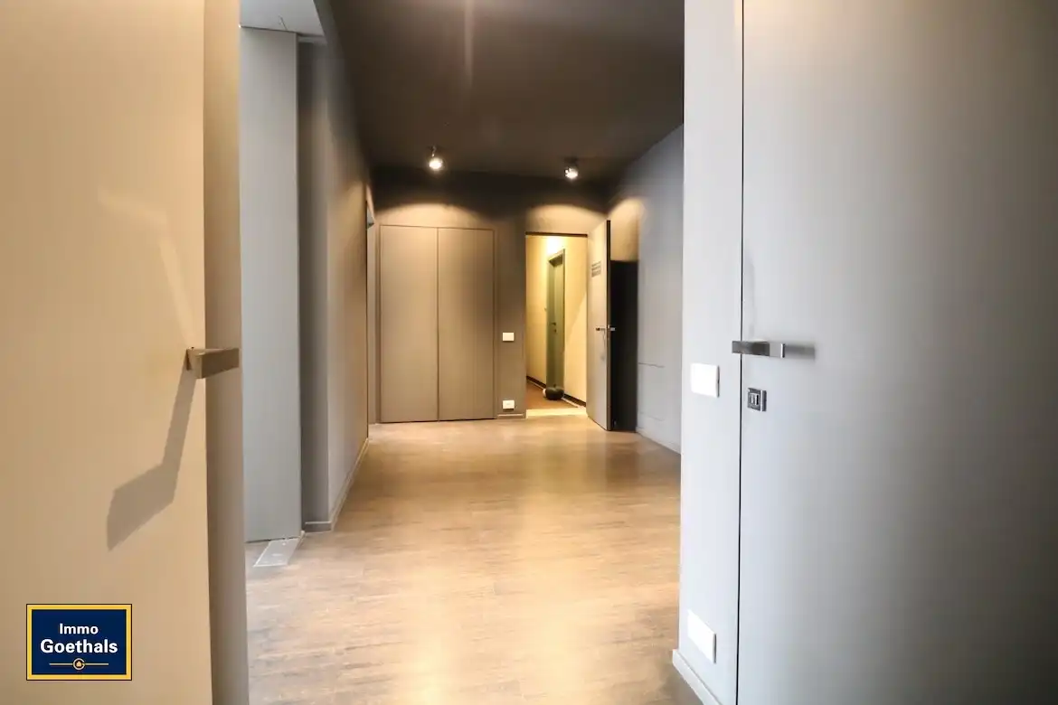 Luxe appartement met zicht op de Leie en de Broeltorens. 2 kamers en terras. foto 16
