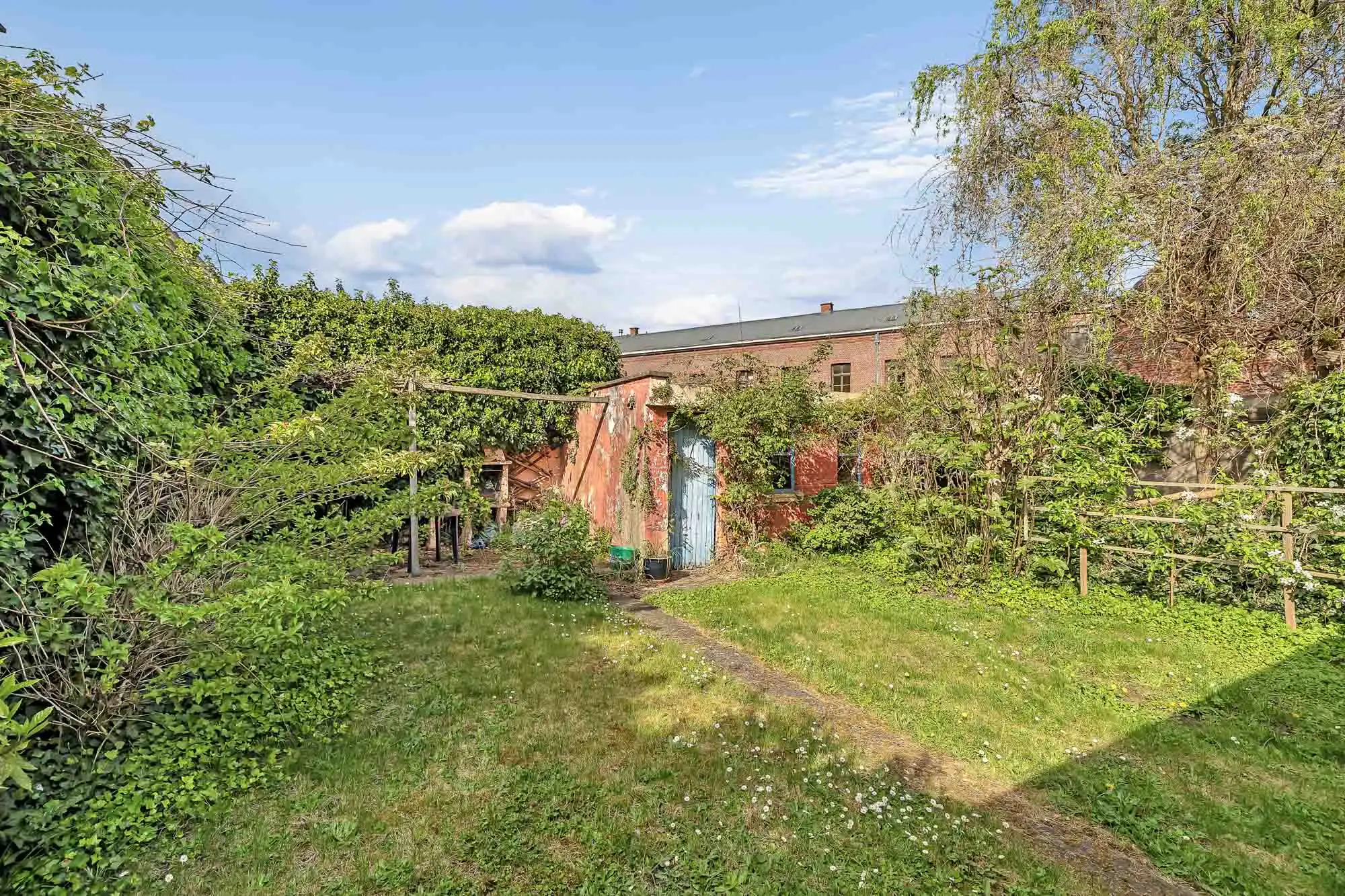 Op strategische uitvalsbasis bevindt zich deze handelswoning foto 16