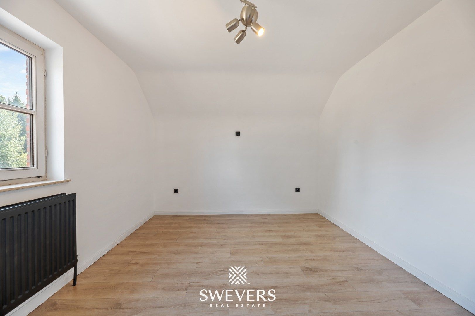 Riante splitlevelwoning op ruim perceel foto 14
