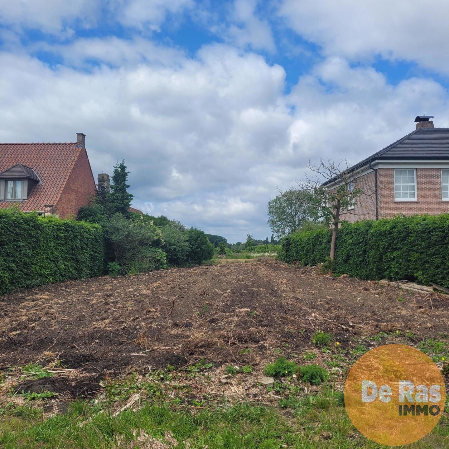 BERLARE - Bouwgrond voor halfopen bebouwing op 9 are 71 foto {{pictureIndex}}