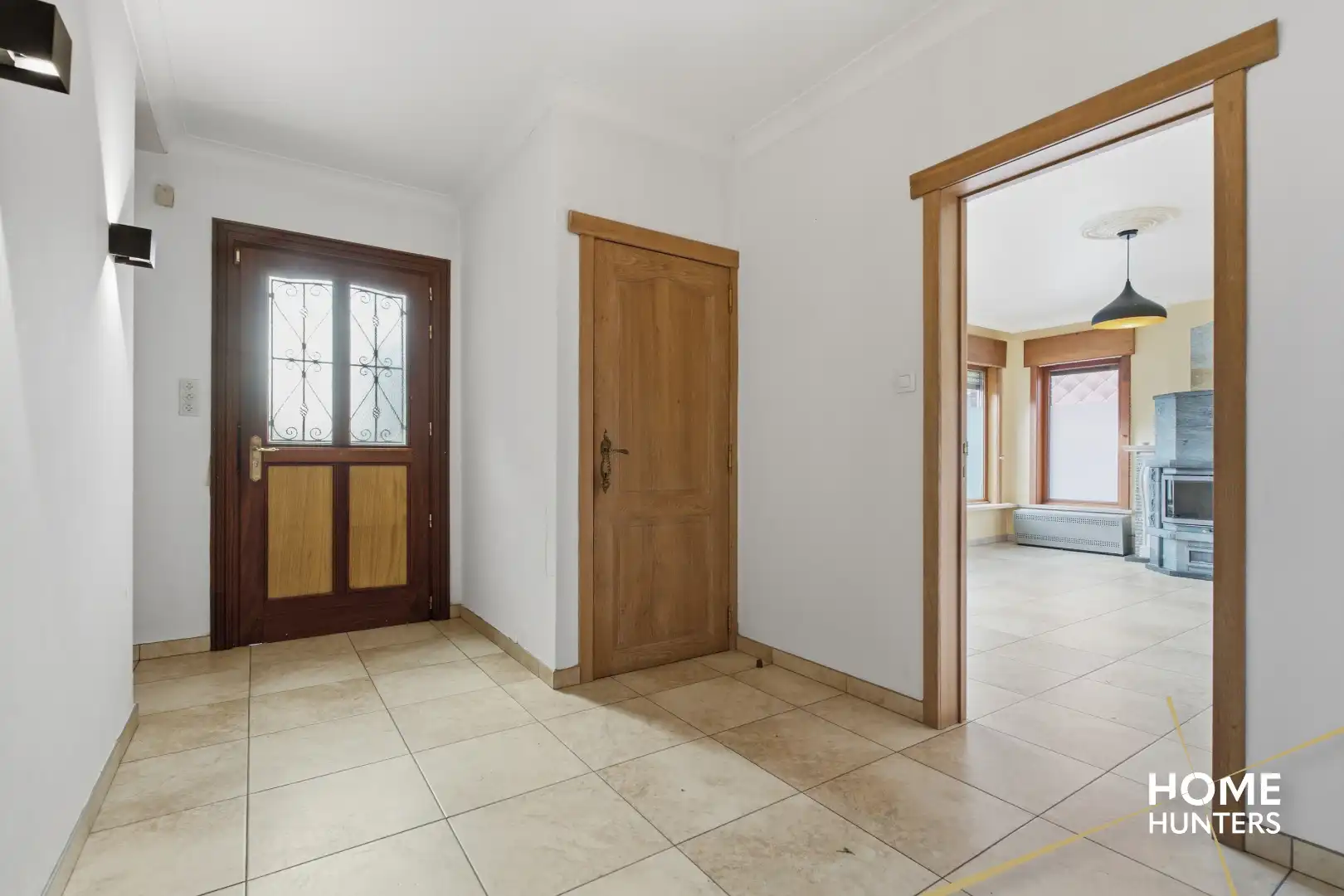 Woning met 3 slaapkamers en zéér ruime loods op gunstige ligging te Zonnebeke! foto 3