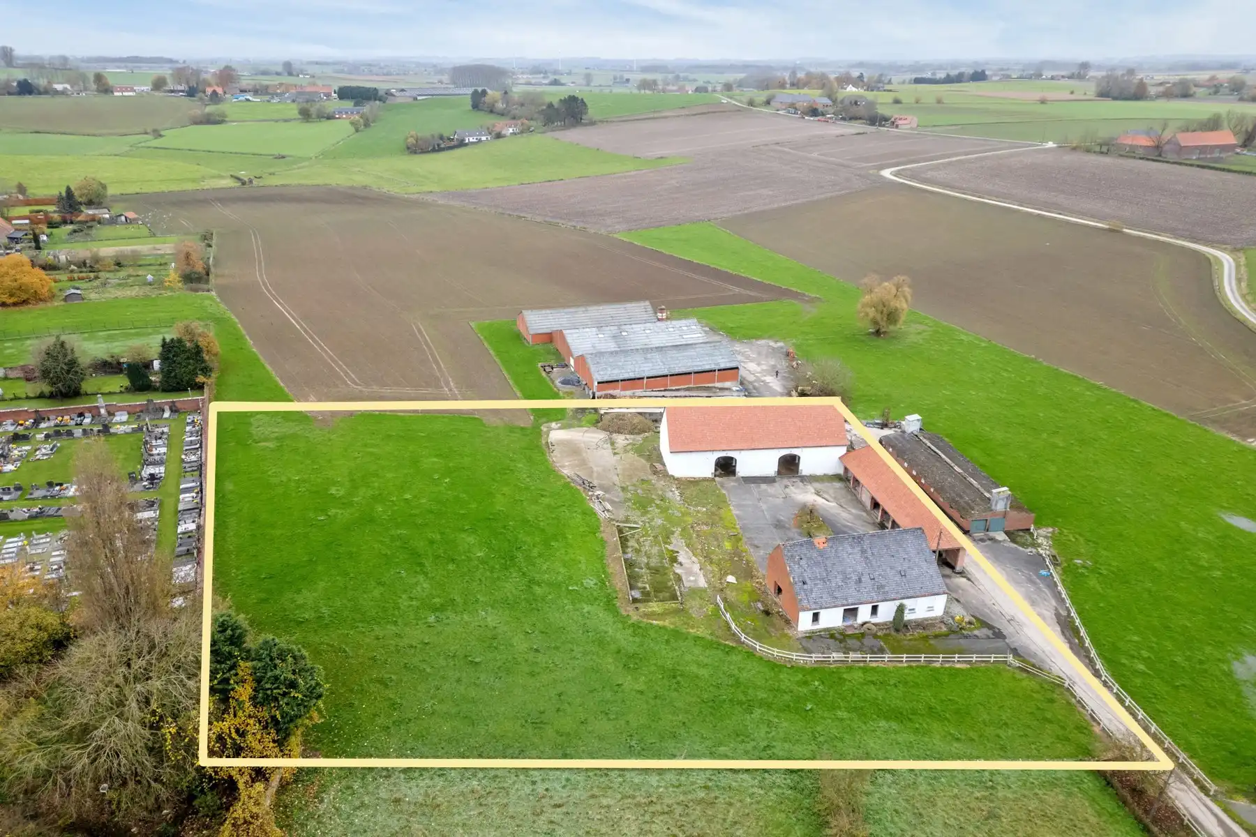 Unieke vierkantshoeve met eindeloze mogelijkheden foto 2