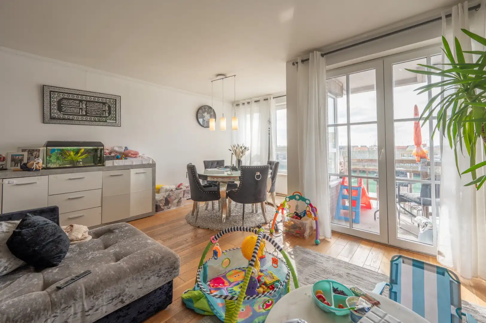 Zonnig appartement met 2 slaapkamers en terras met zicht op de jachthaven foto 2