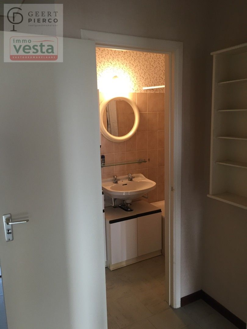 Gezellig appartement gelegen in het commercieel centrum van Landen foto 4