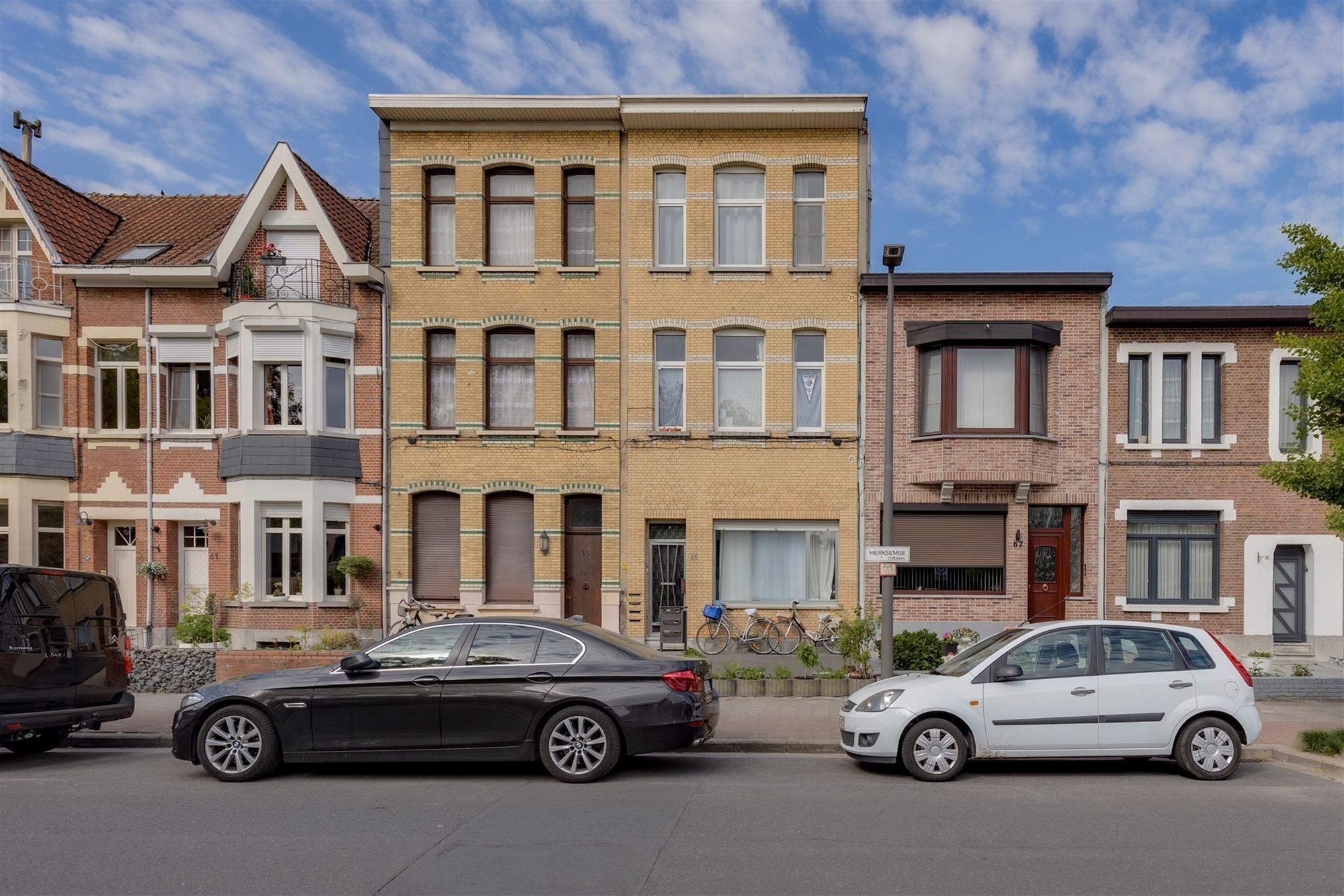 Hoofdfoto van de publicatie: Woning ingedeeld in 3 verhuurde appartementen
