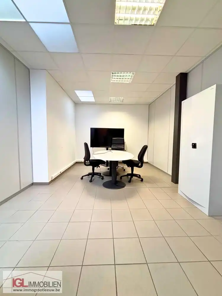 Flexibele bureauruimte met vergaderruimtes en parkeerplaatsen in Drogenbos foto 6