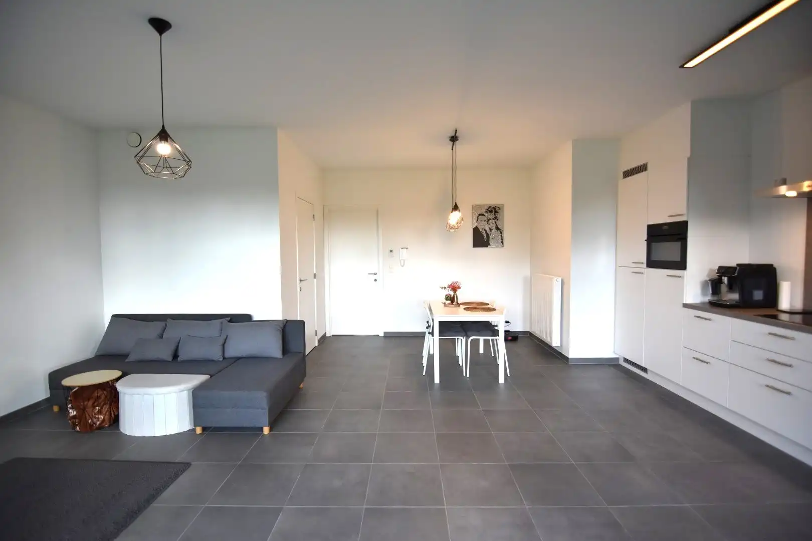Lichtrijk 2-slpk appartement met ruim terras foto 3