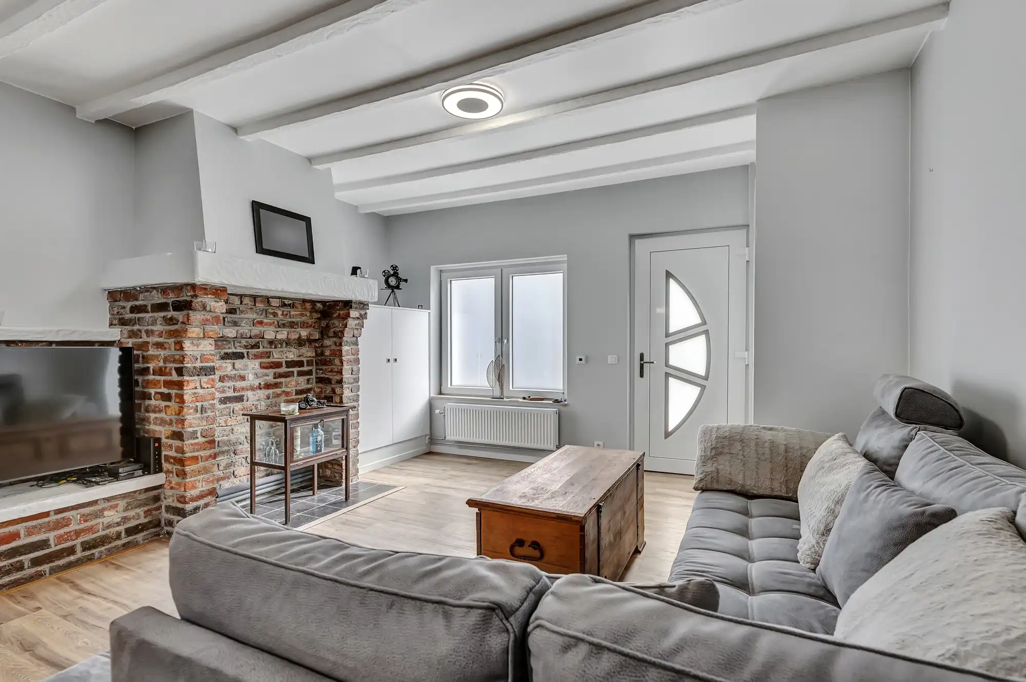 Compleet gerenoveerde woning met terras te Roosdaal foto 2