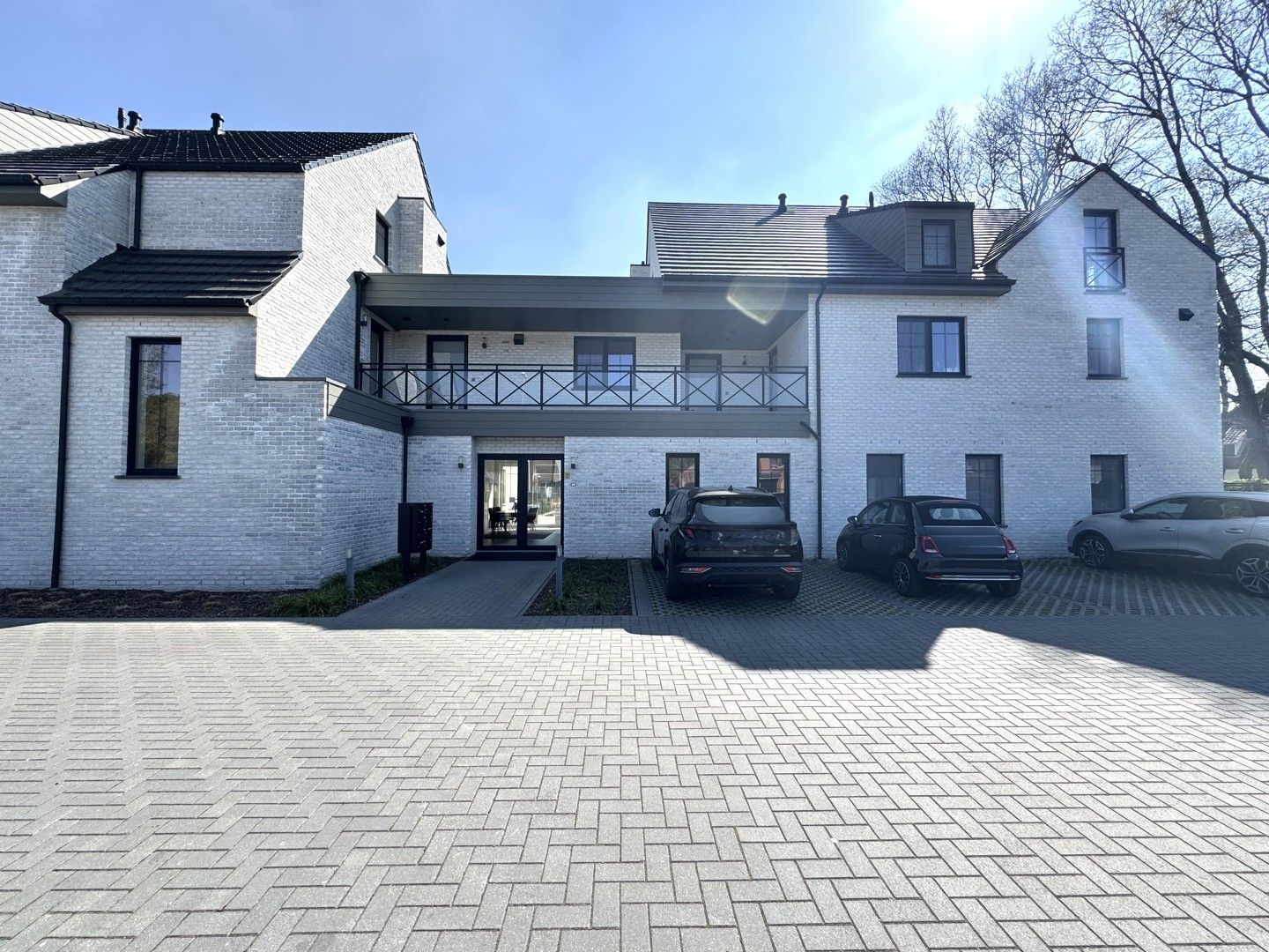 Gelijkvloers appartement met tuin en 2 slaapkamers te huur in Zutendaal foto {{pictureIndex}}