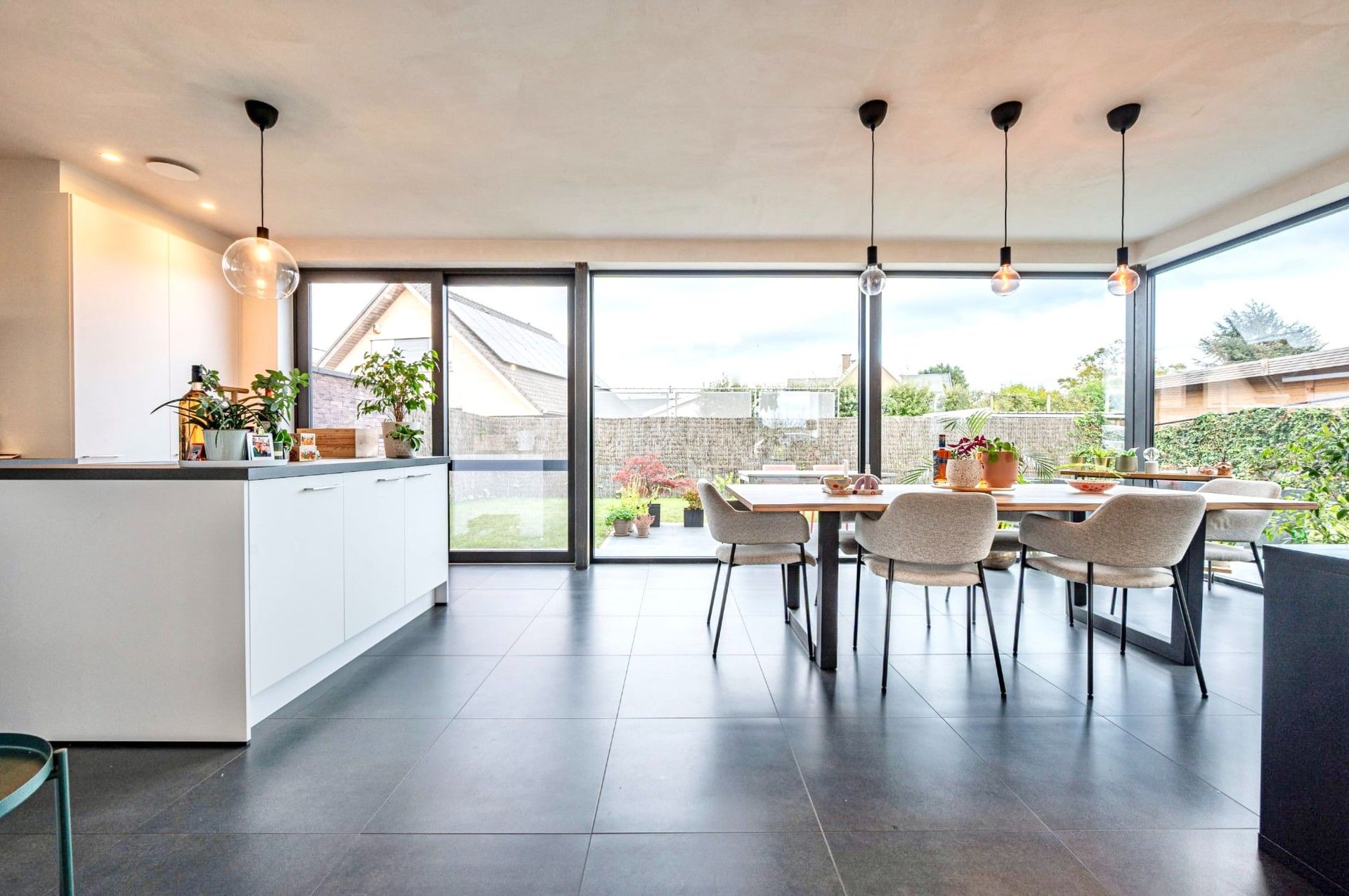 HALFOPEN BEN-WONING OP 323 M² foto 2