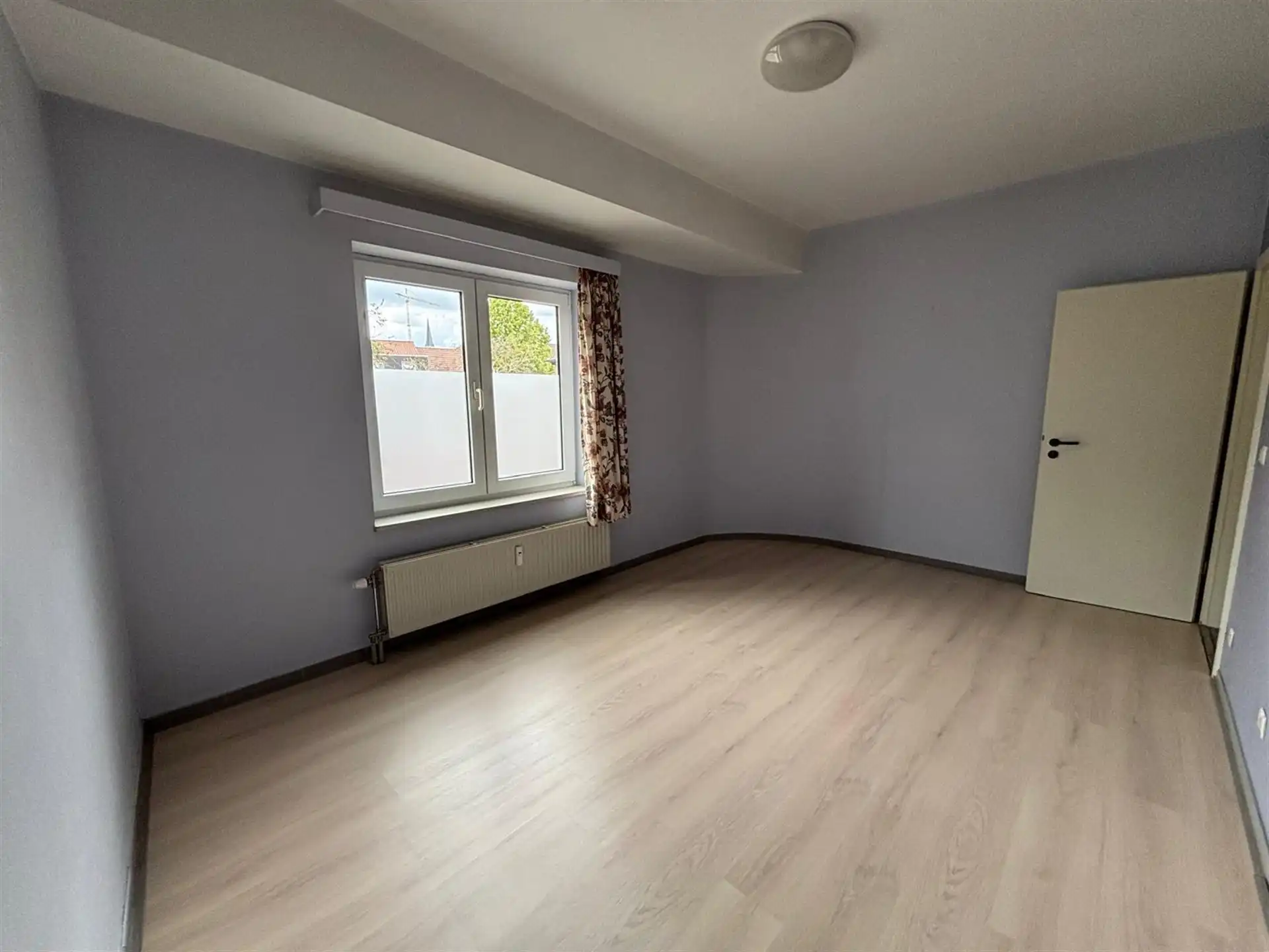 Ruim gelijkvloers appartement nabij station en centrum foto 10