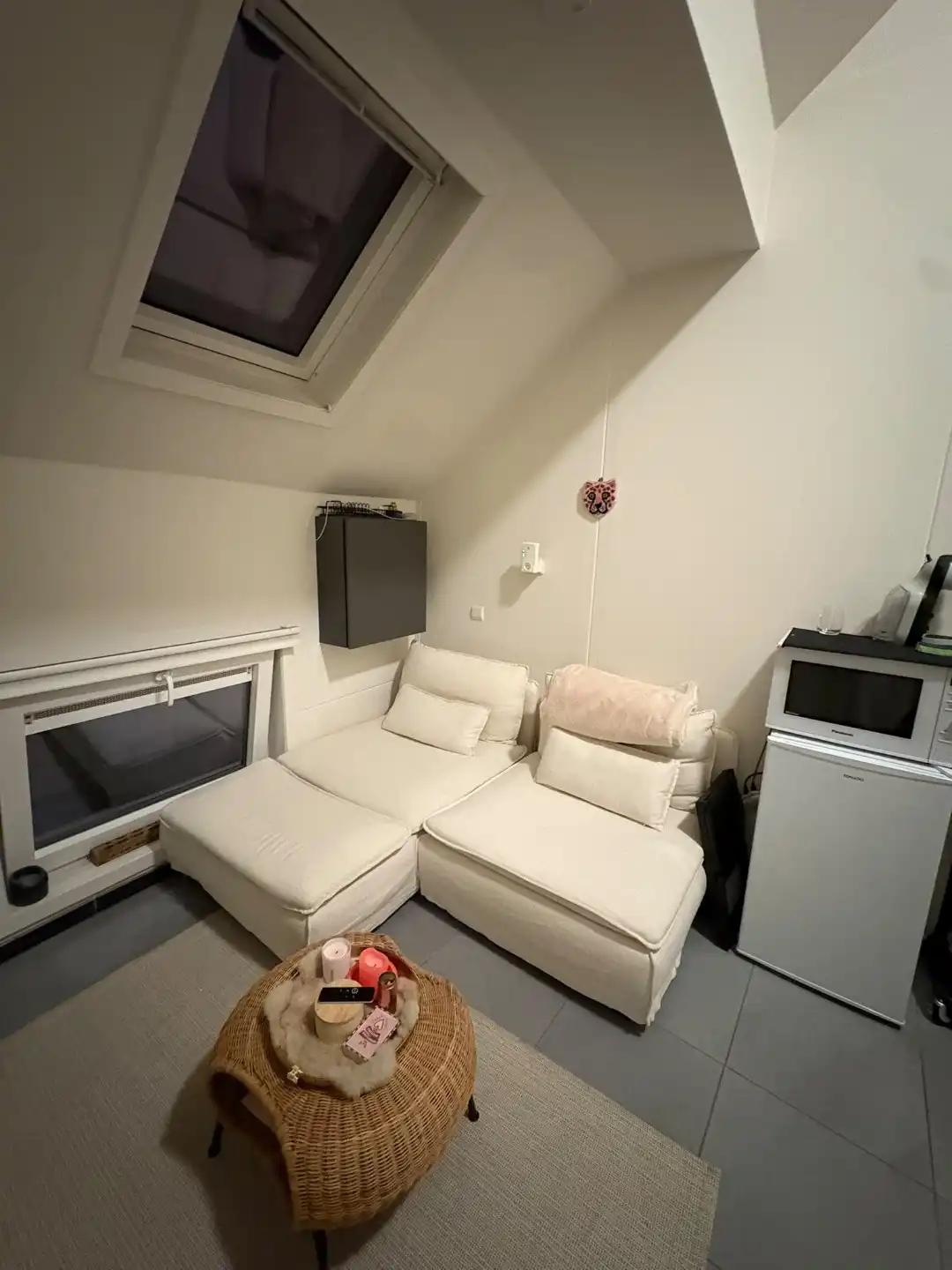 Bemeubelde Studentenkamer met eigen badkamer nabij Zuid! foto 3