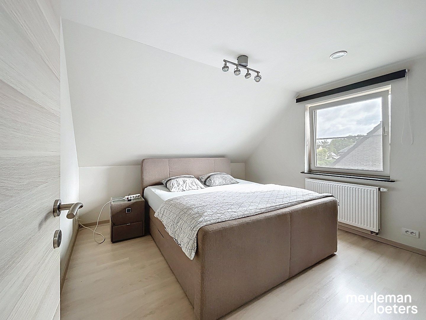 Lichtrijke halfopen woning in rustige verkaveling foto 11