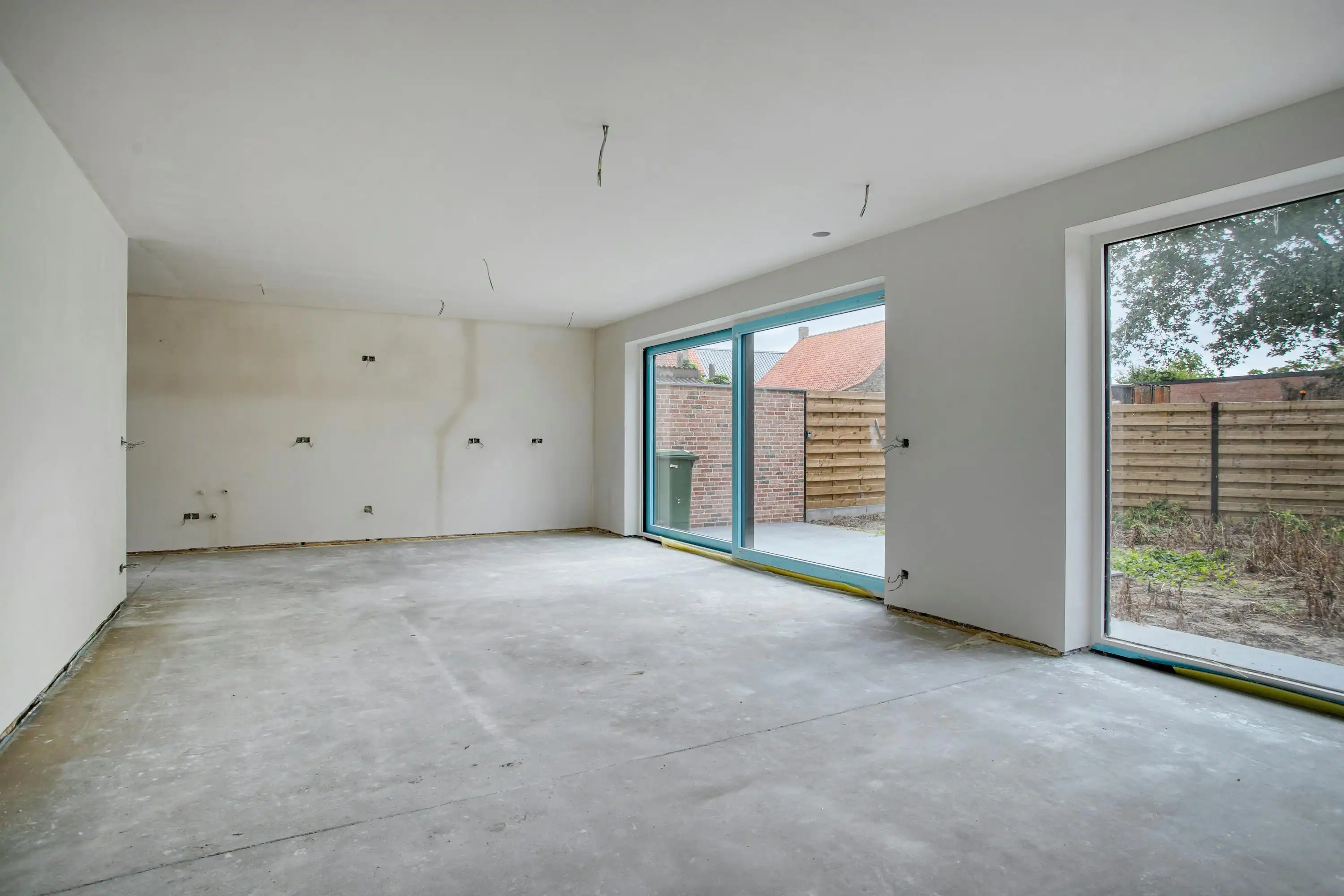 Halfopen nieuwbouwwoning te koop met 3 kamers, oprit en tuin foto 5