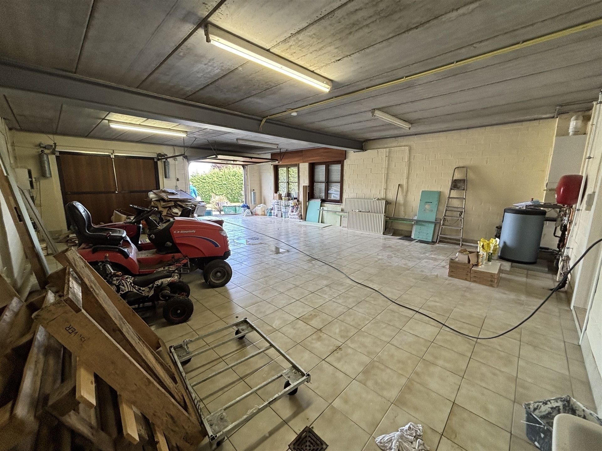 Ruime woning met grote tuin in een rustige straat foto 26