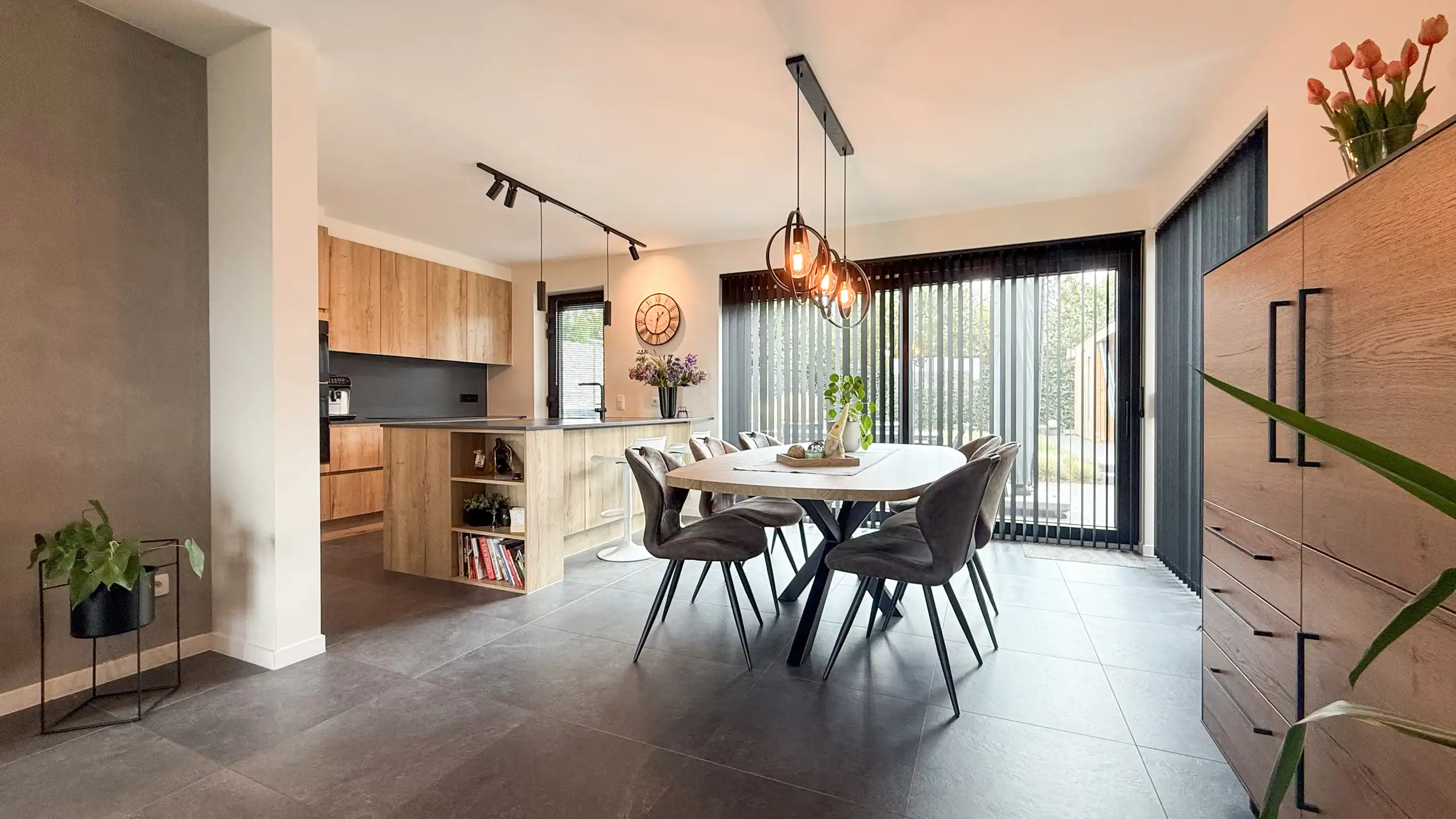 Moderne halfopen woning met 3 slpks en tuin! foto 9