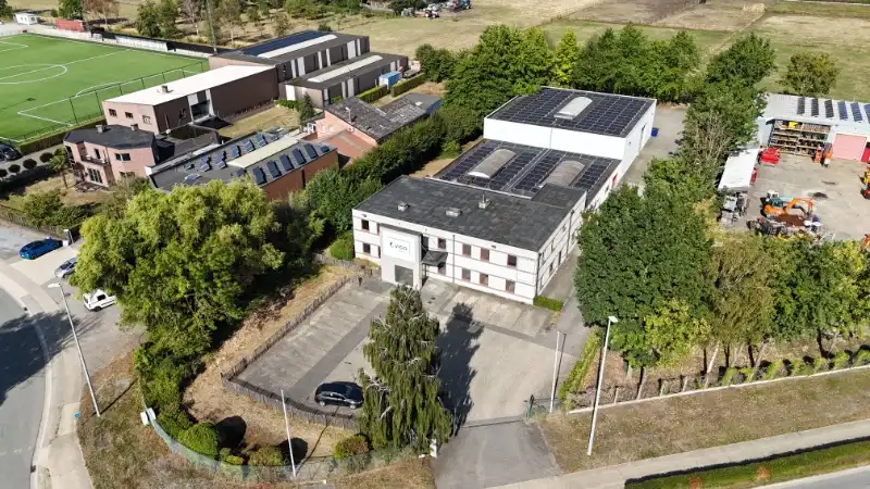 GENK: Bedrijfsgebouw met magazijn, atelier, kantoren en appartement foto 2