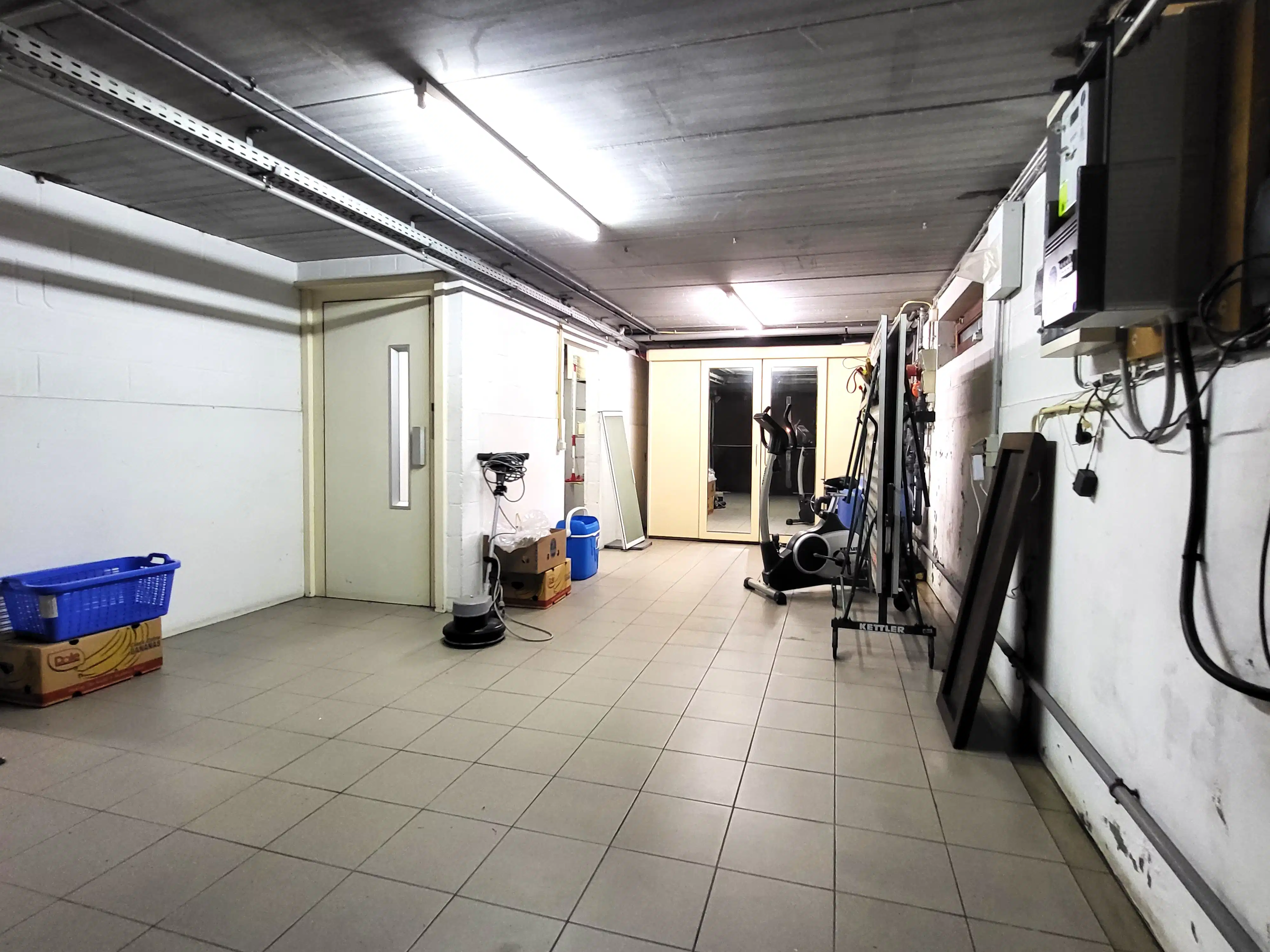 Exclusieve villa in pittoresk Roborst met vrij uitzicht op een bosgebied, zwembad en 4 garages.  foto 39
