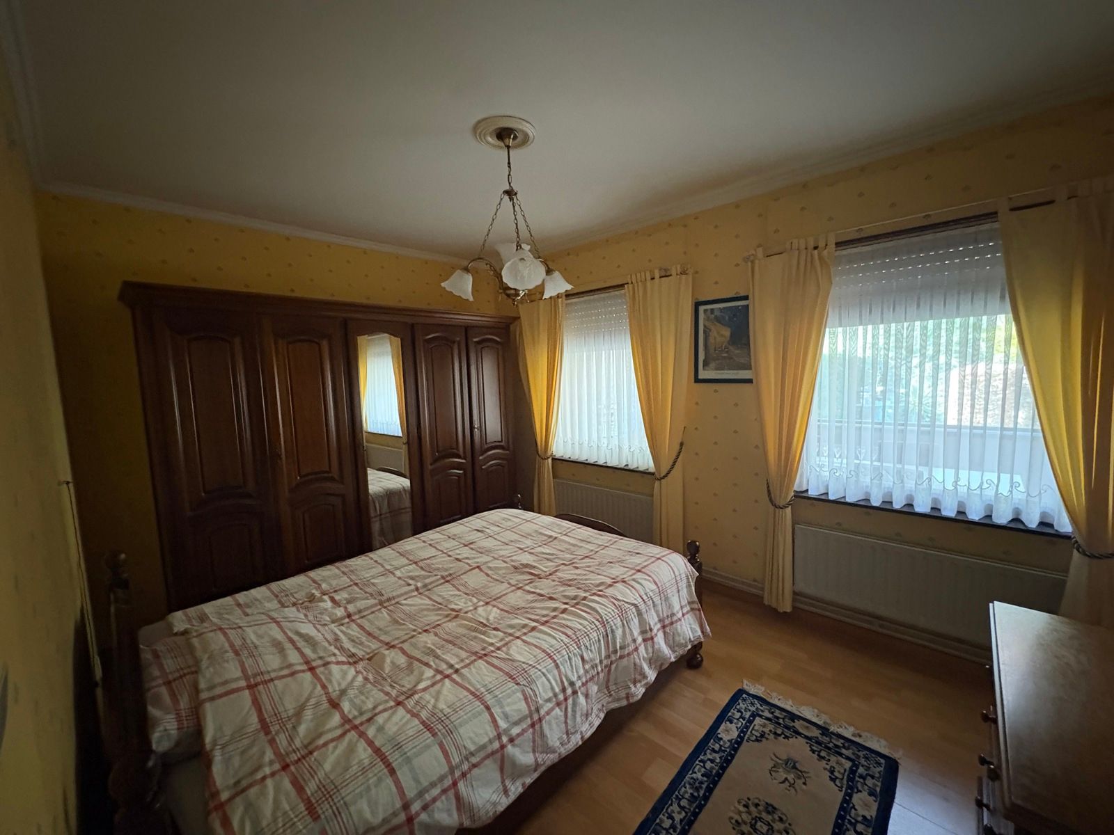 Halfopen bebouwing, zeer rustig gelegen, met o.a. 2 slpks foto 2
