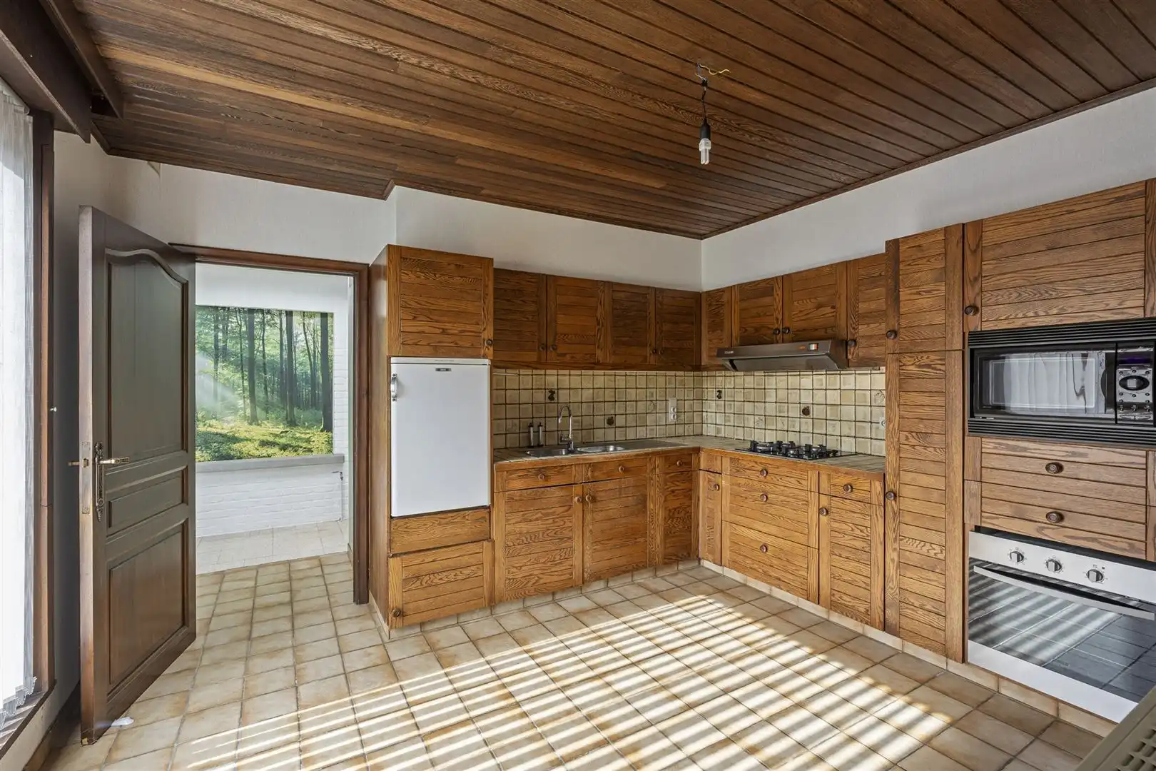 Zeer ruime woning met prachtige tuin foto 12