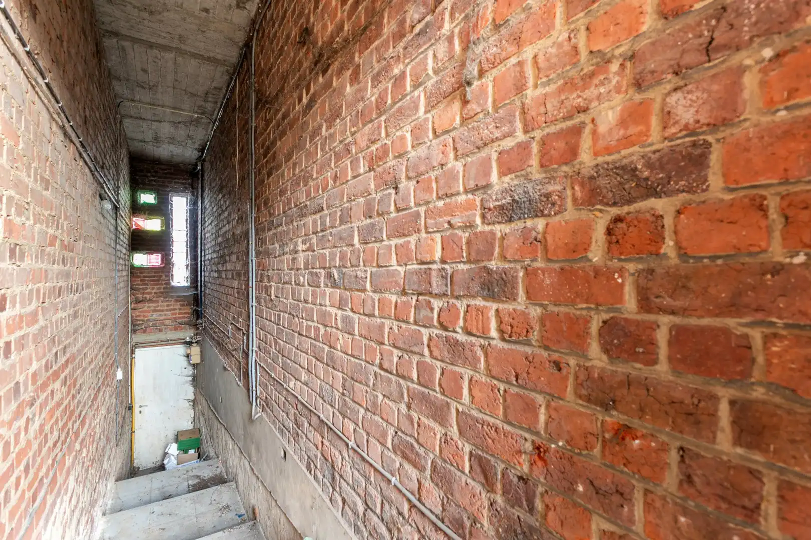 Kraktervolle woning met veel potentieel, 2 autostaanplaatsen en tuin te Dworp foto 18