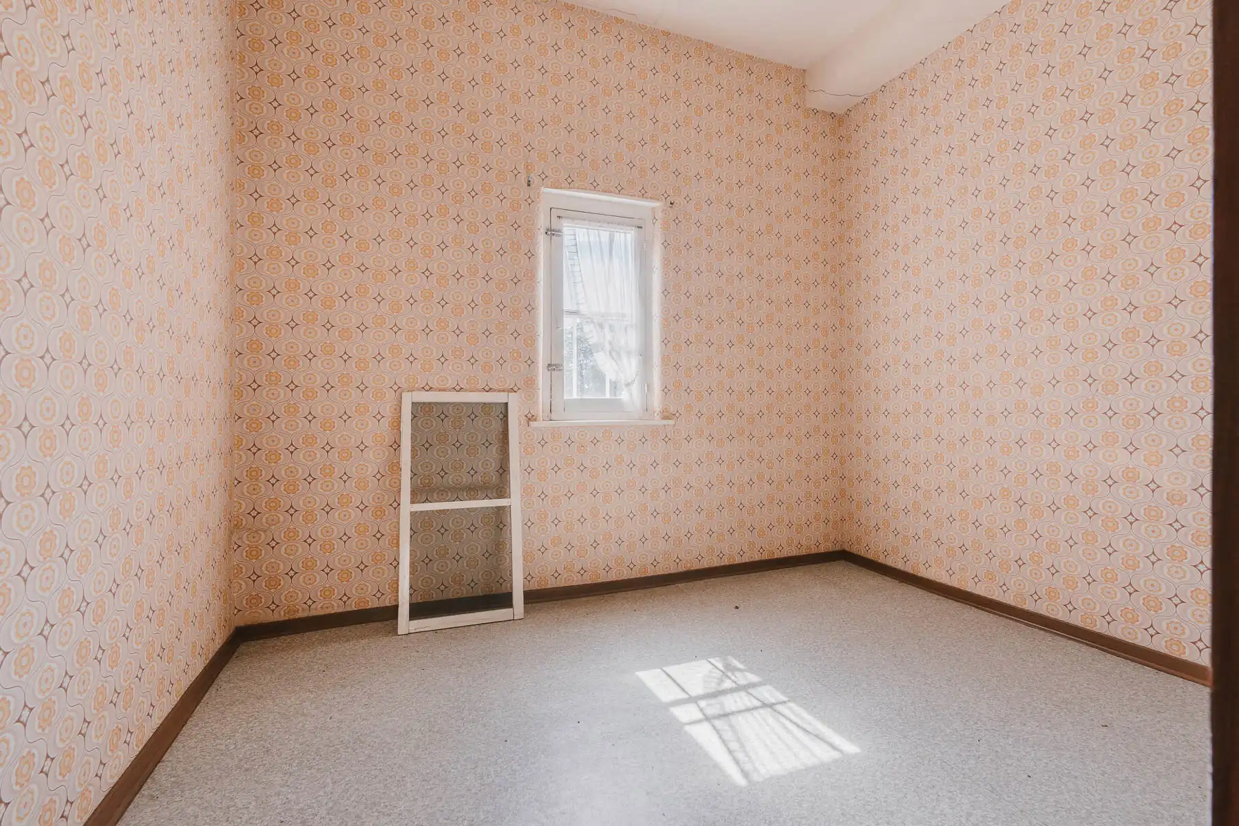 Karaktervolle, te renoveren woning met tal van mogelijkheden foto 9