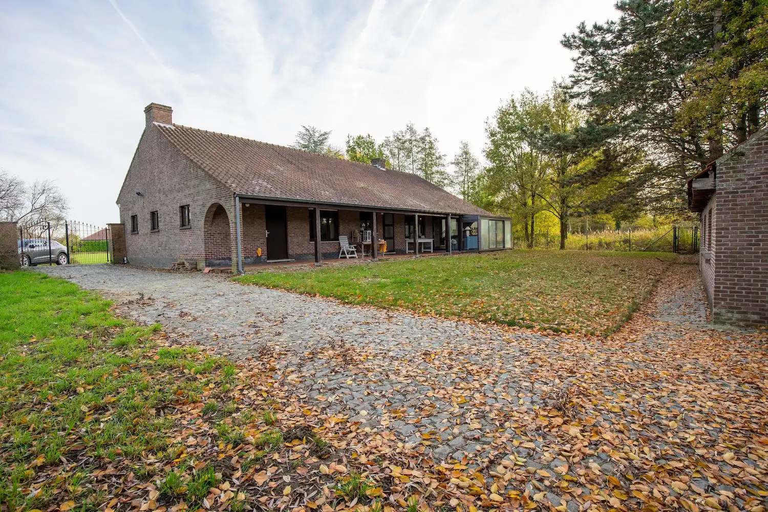 Rustig gelegen alleenstaande woning met westgerichte tuin en unieke bouwvergunning foto 19