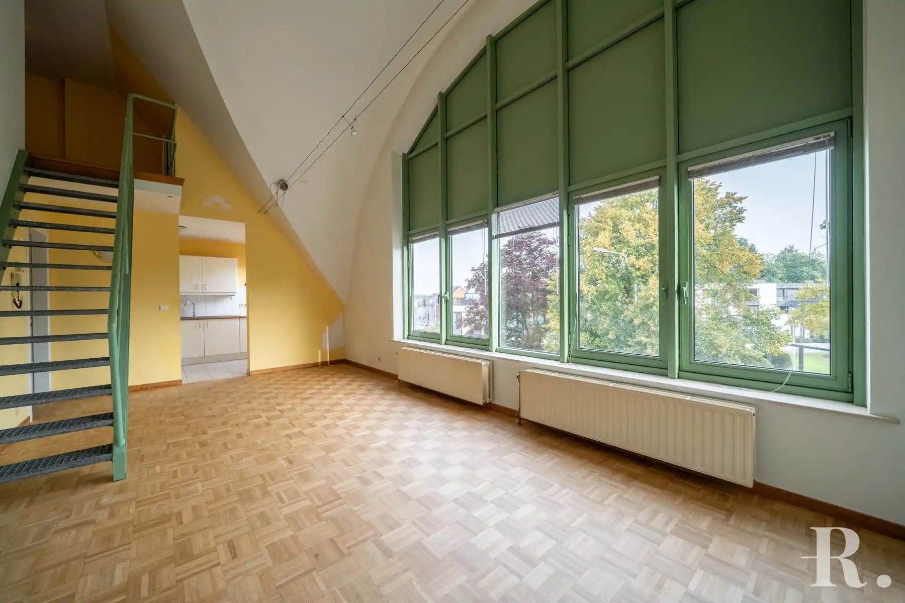 Ruim duplex dakappartement op goede locatie foto 3