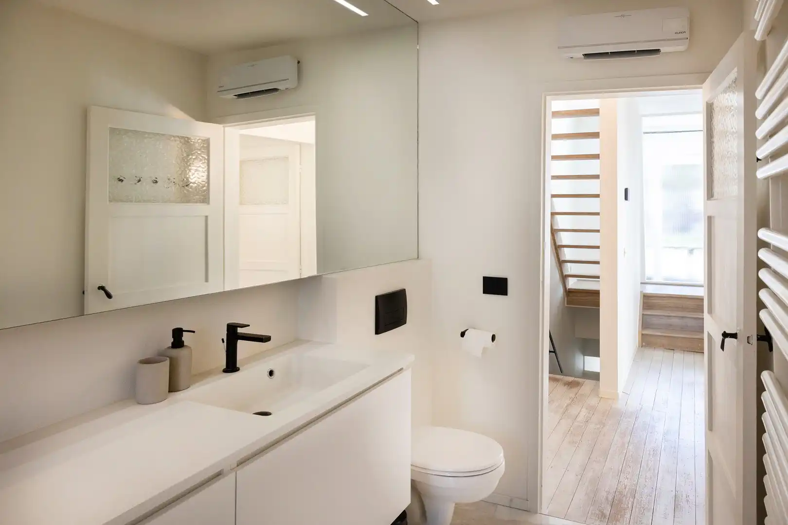 Karaktervolle stadswoning met tuin én garage. foto 9